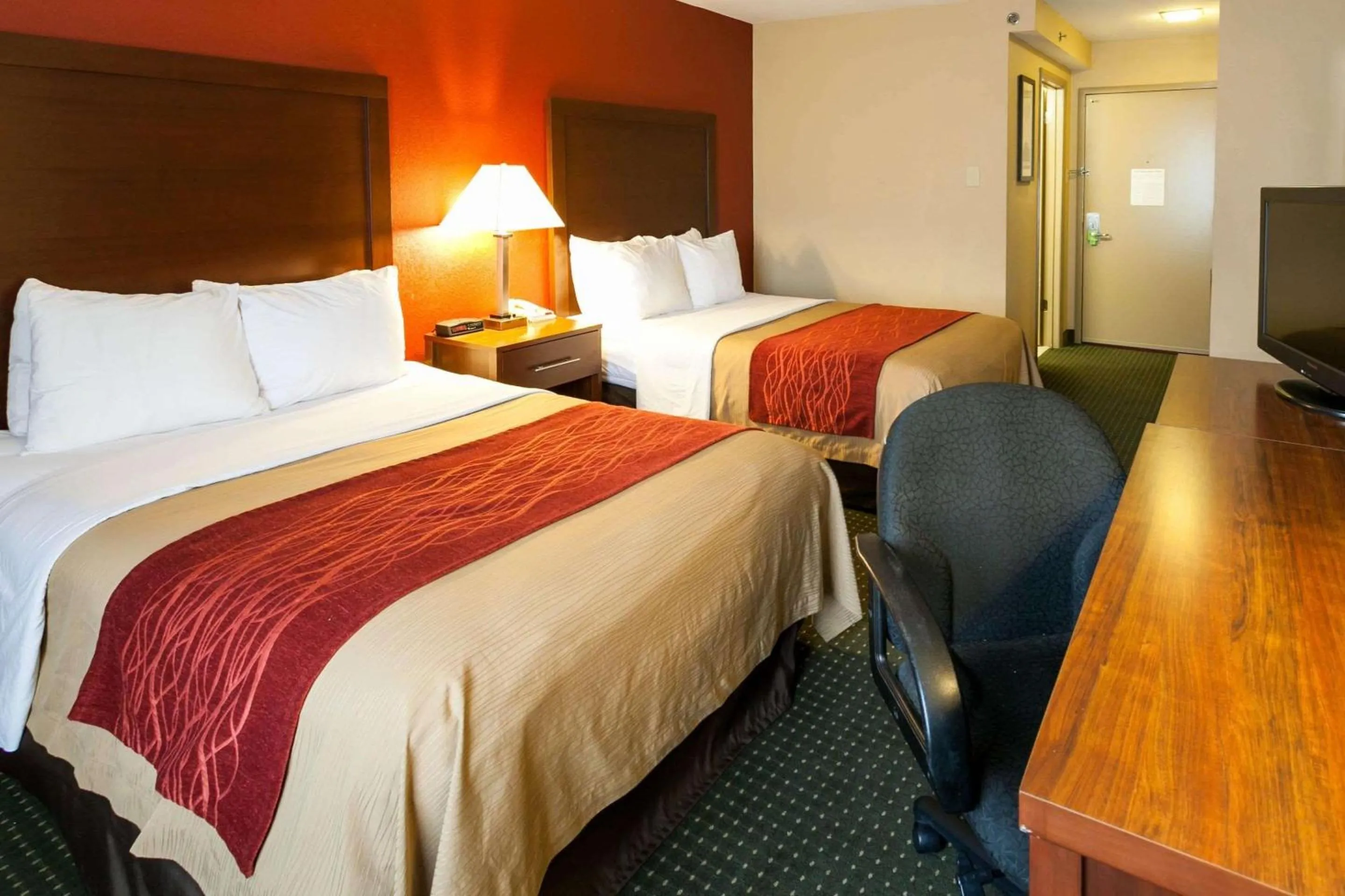 Photo of the whole room, Bed in Comfort Inn & Suites Statesville - Mooresville