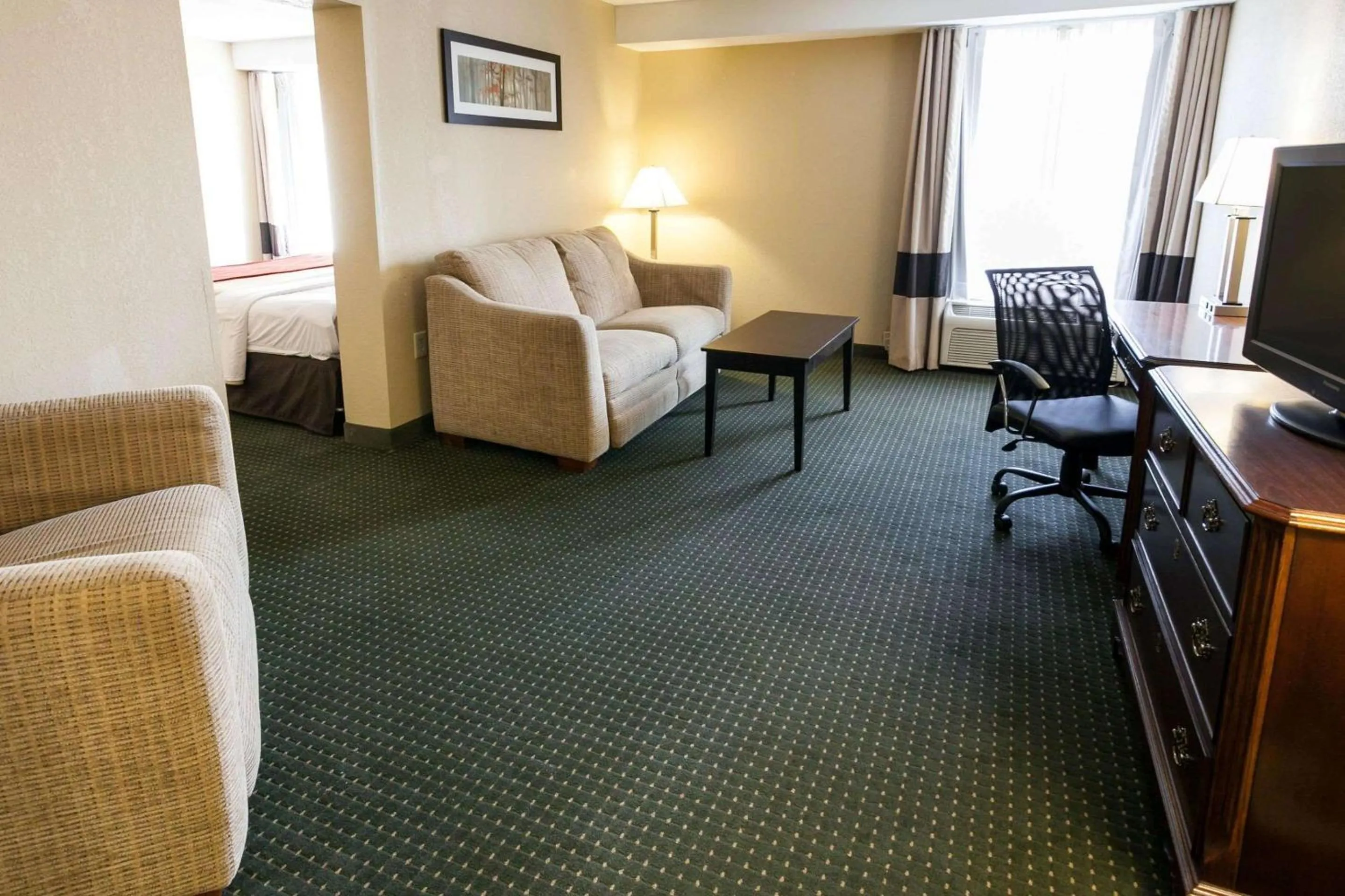 Photo of the whole room, Bed in Comfort Inn & Suites Statesville - Mooresville