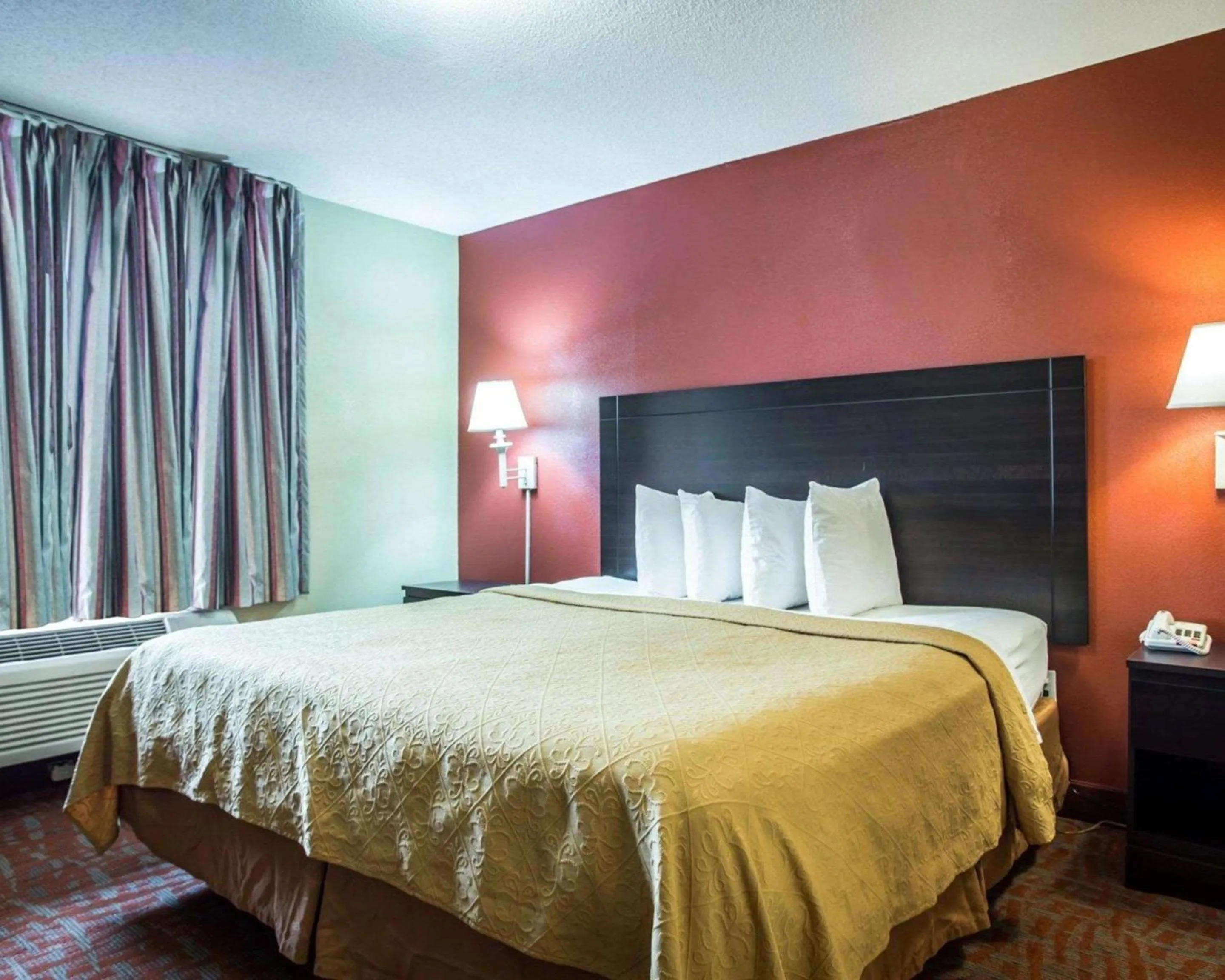 Photo of the whole room, Bed in Quality Inn & Suites Monroe