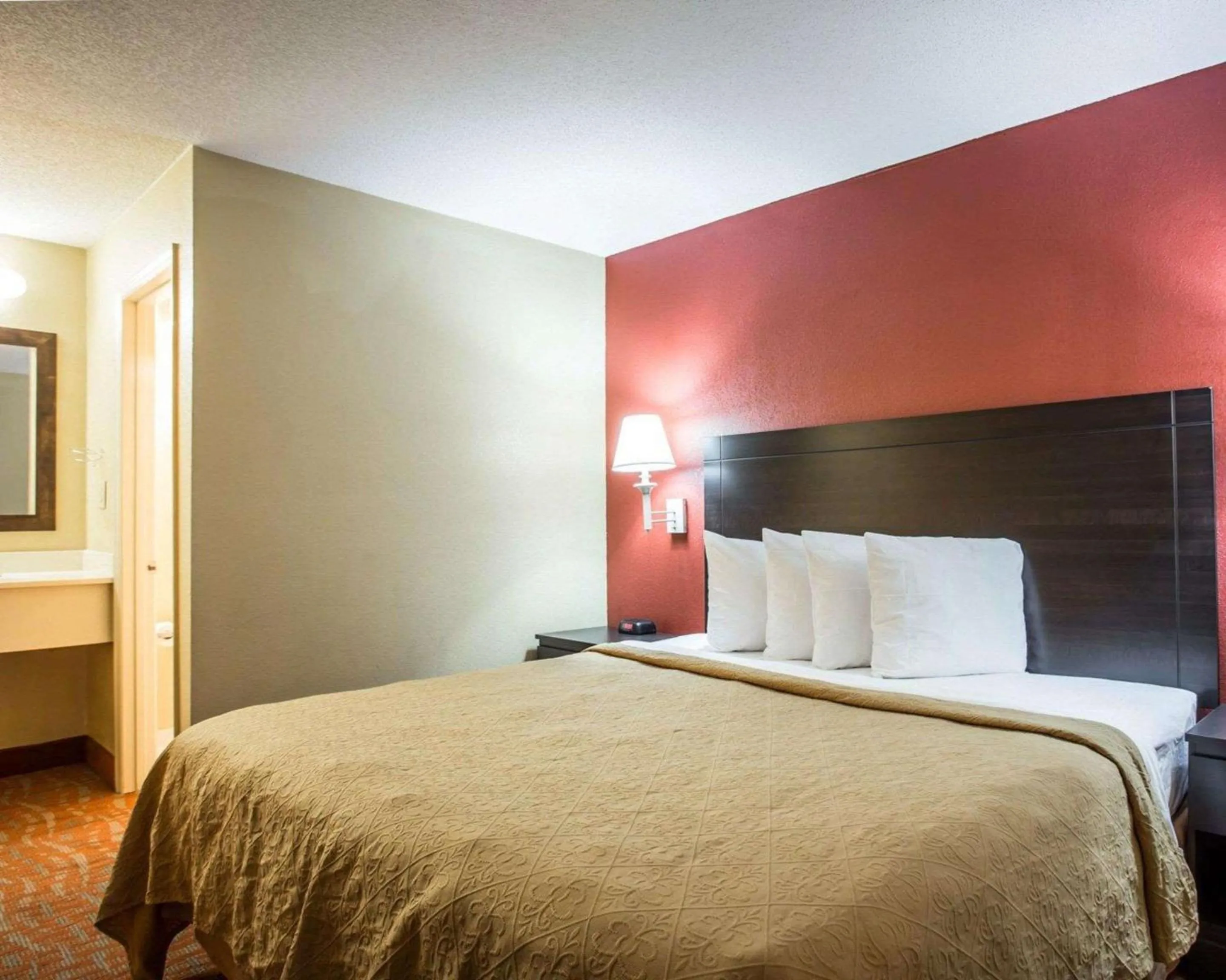 Photo of the whole room, Bed in Quality Inn & Suites Monroe