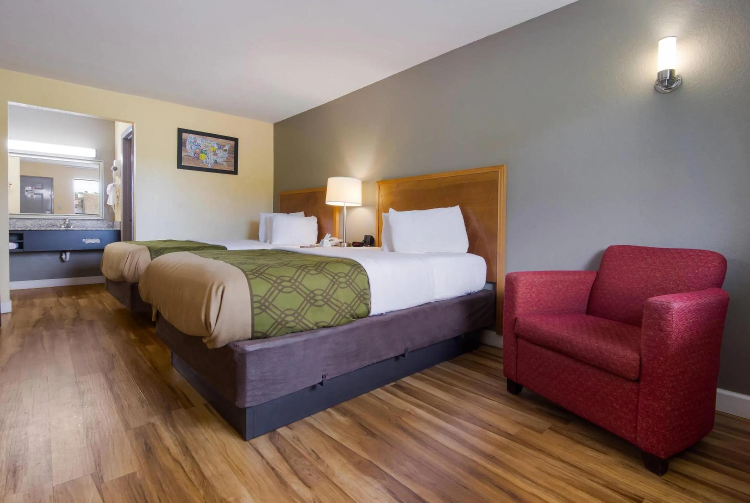 Bedroom, Bed in Econo Lodge Battleboro - Rocky Mount I-95