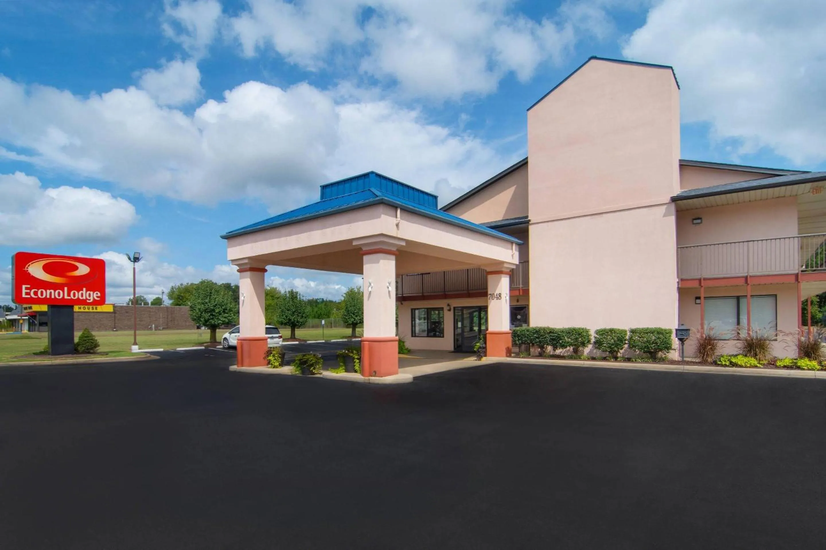 Property building in Econo Lodge Battleboro - Rocky Mount I-95