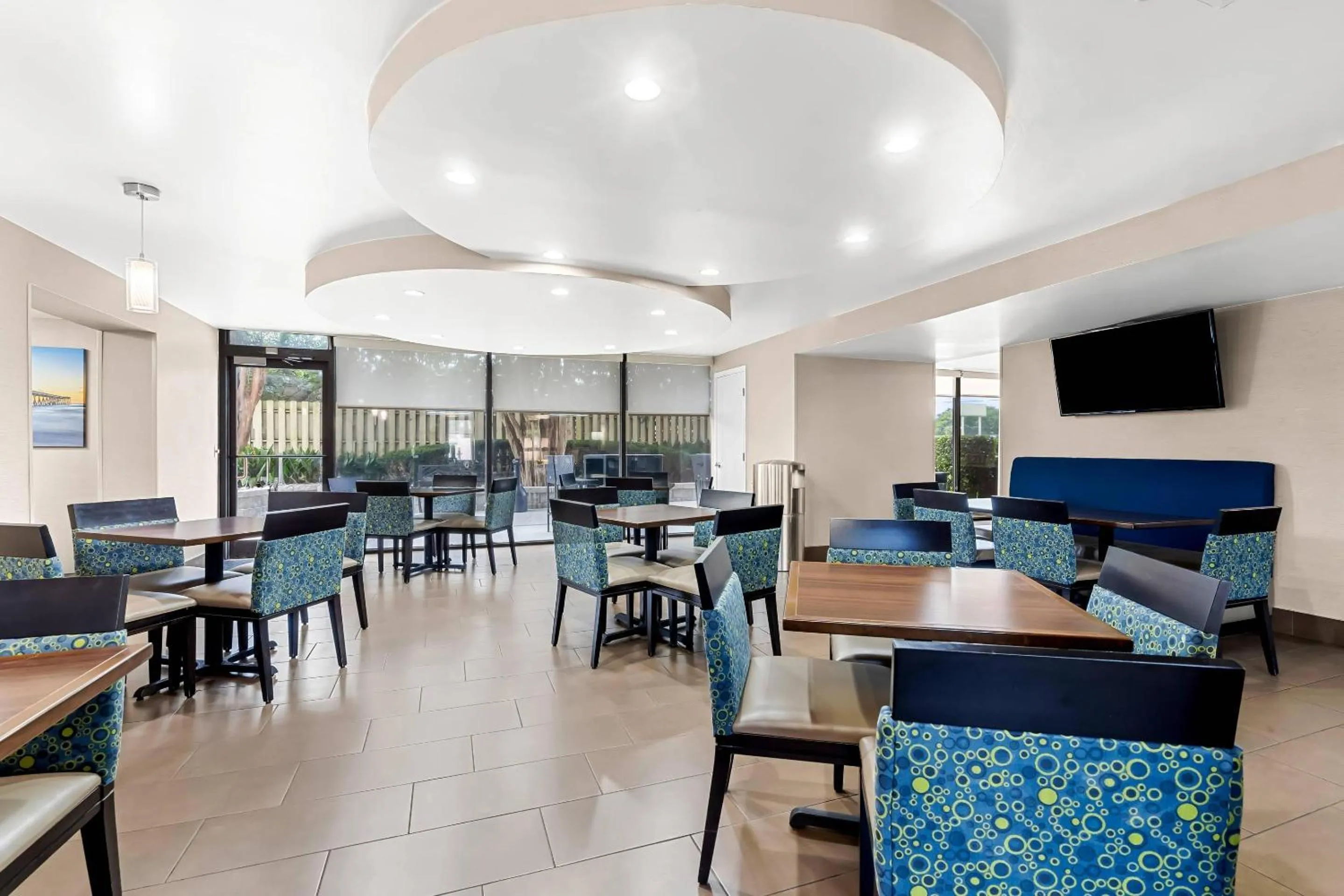 Breakfast in Comfort Inn University