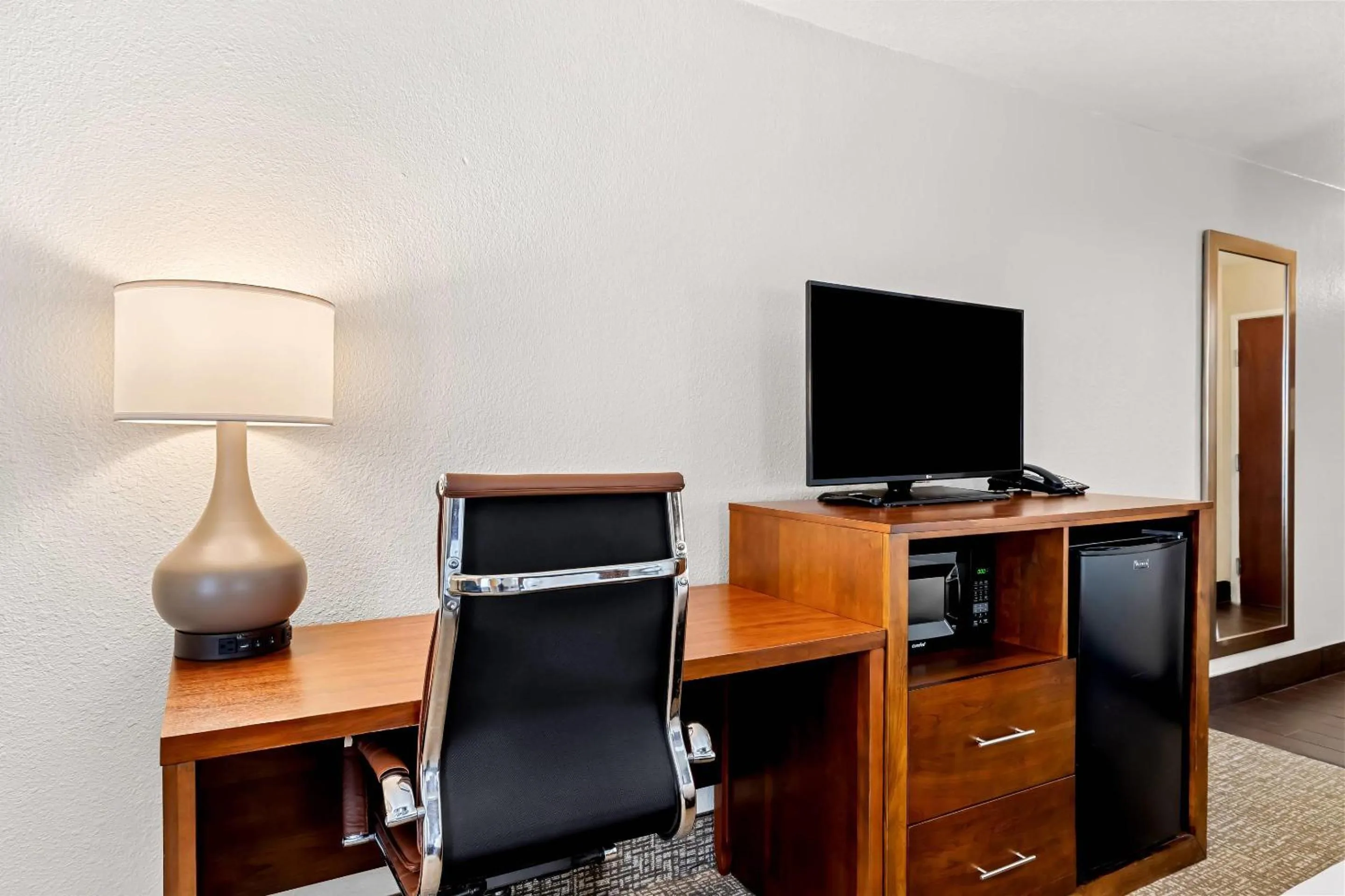 Bedroom in Comfort Inn University