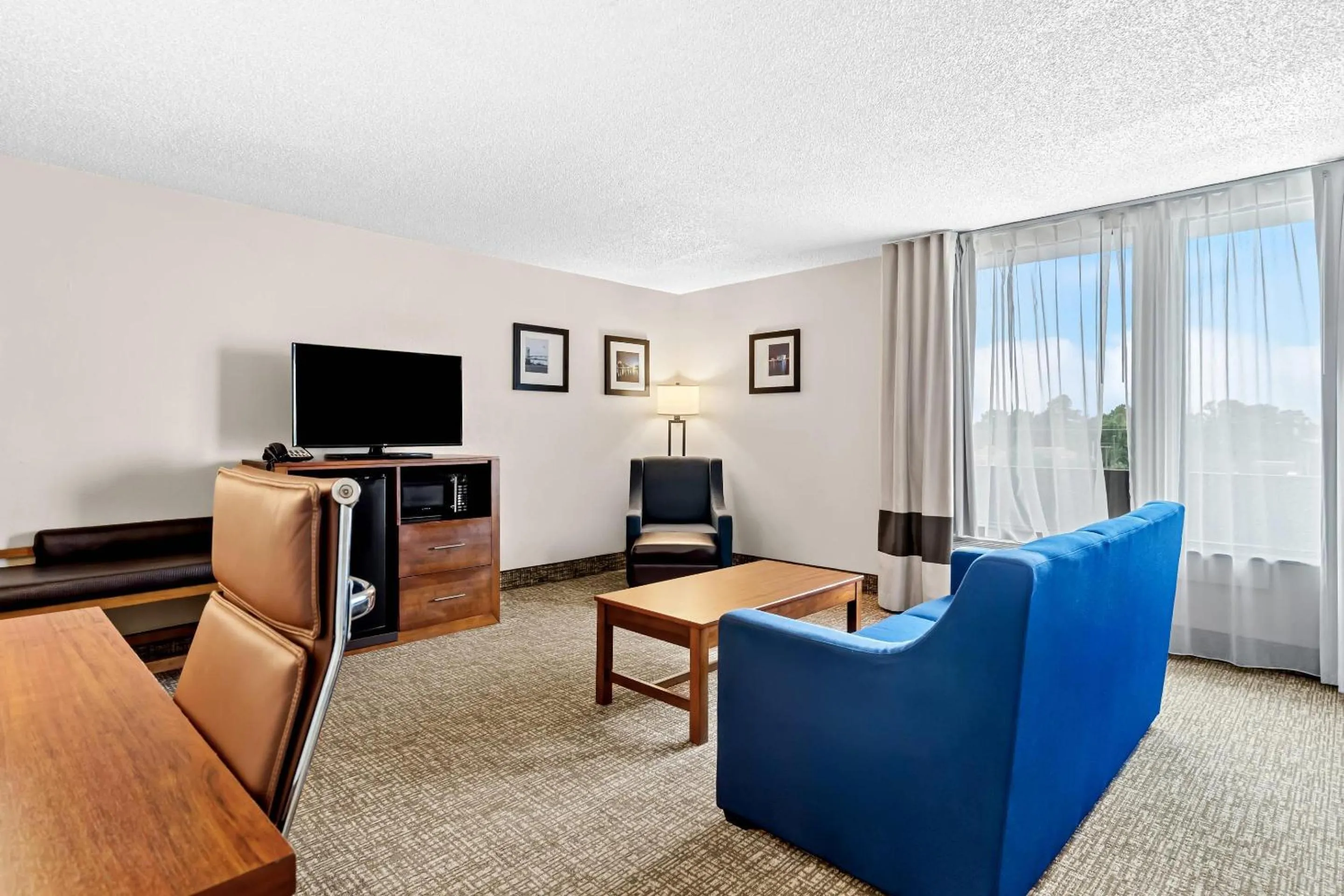 Bedroom in Comfort Inn University