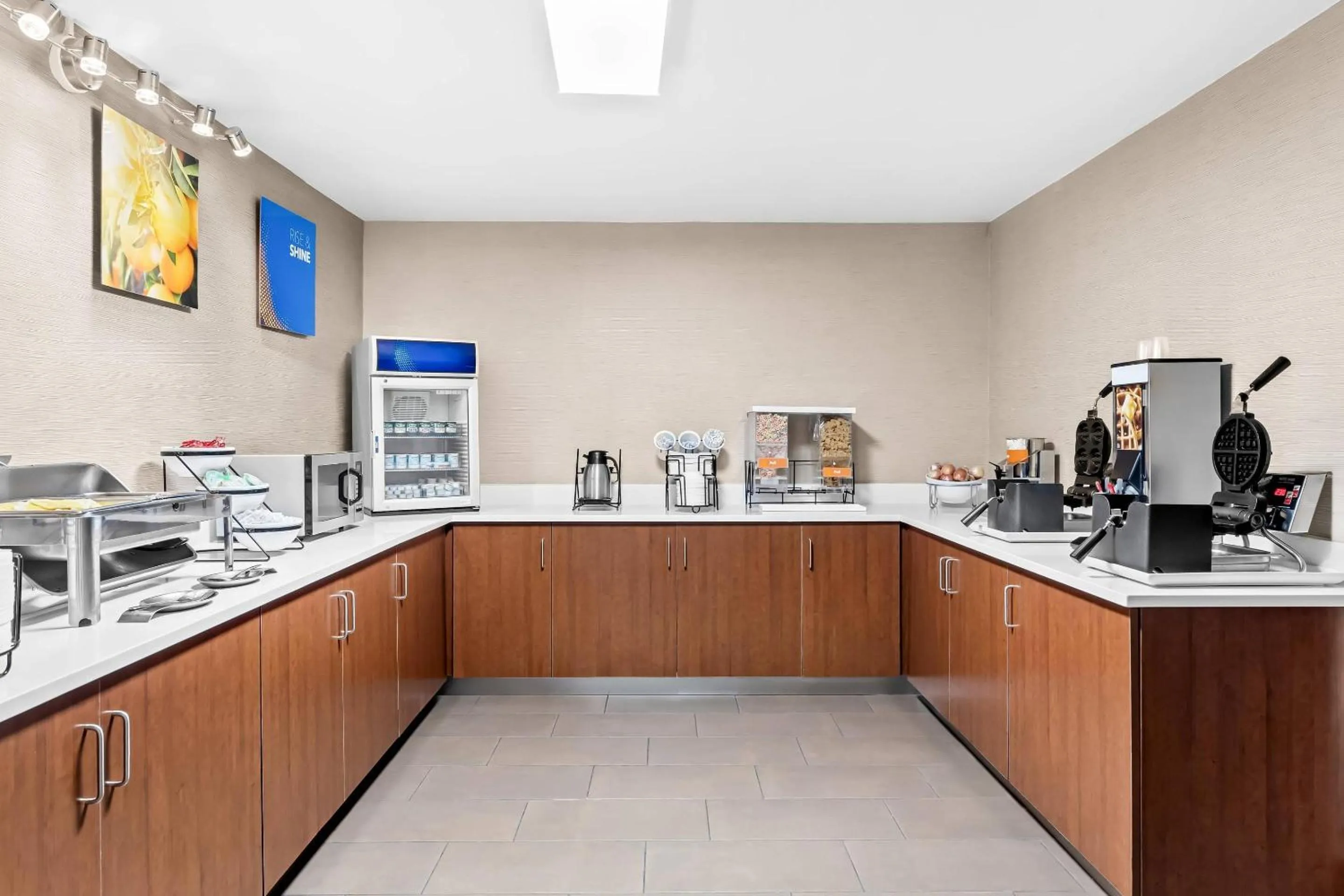 Breakfast in Comfort Inn University