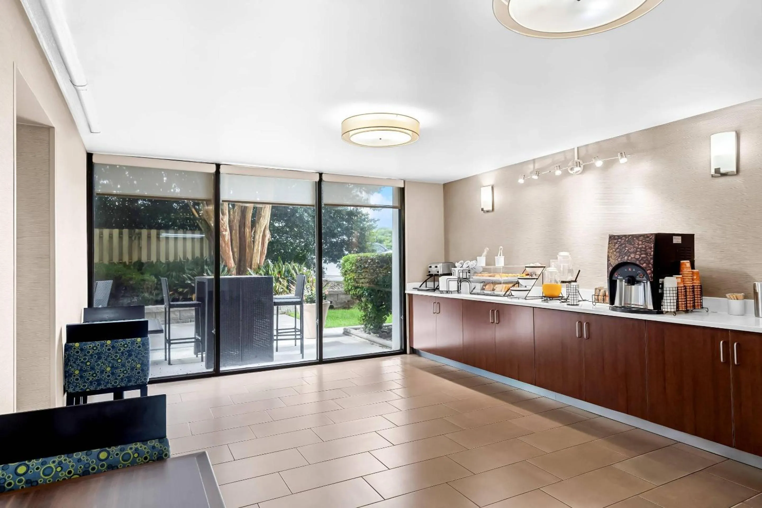 Breakfast in Comfort Inn University