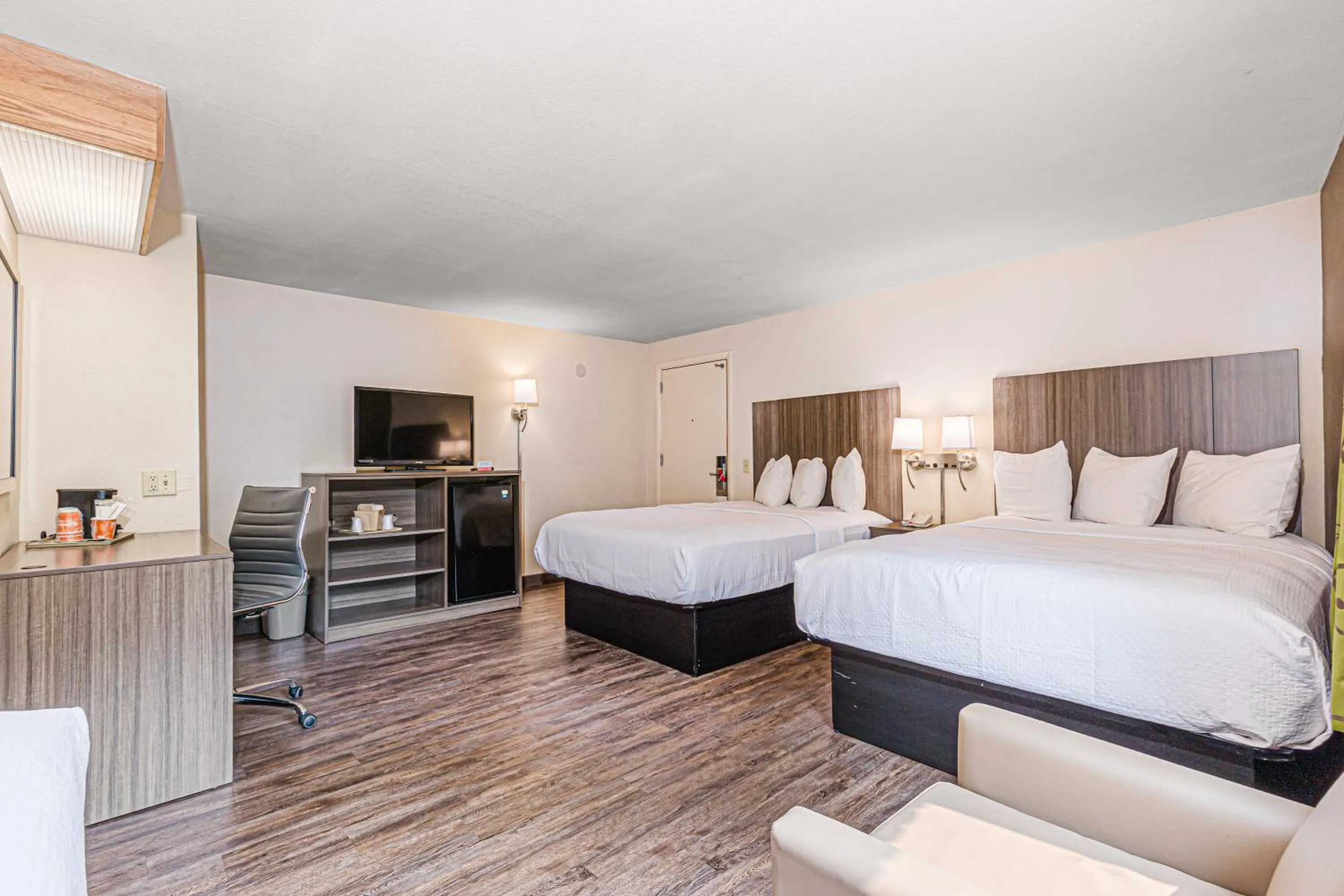 Property building, Bed in Econo Lodge Cherokee Near Island Park