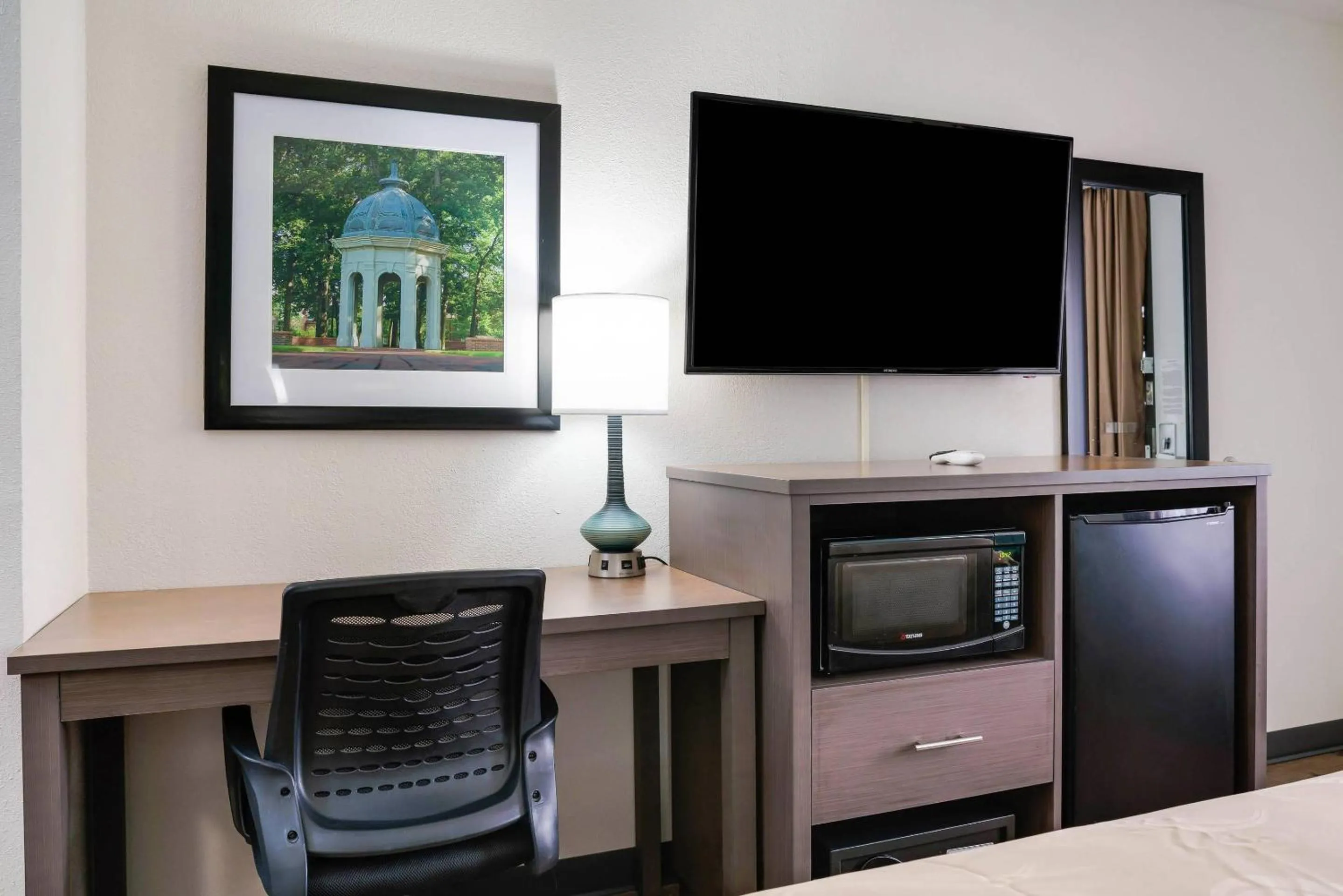 Bedroom in Quality Inn Greenville near University