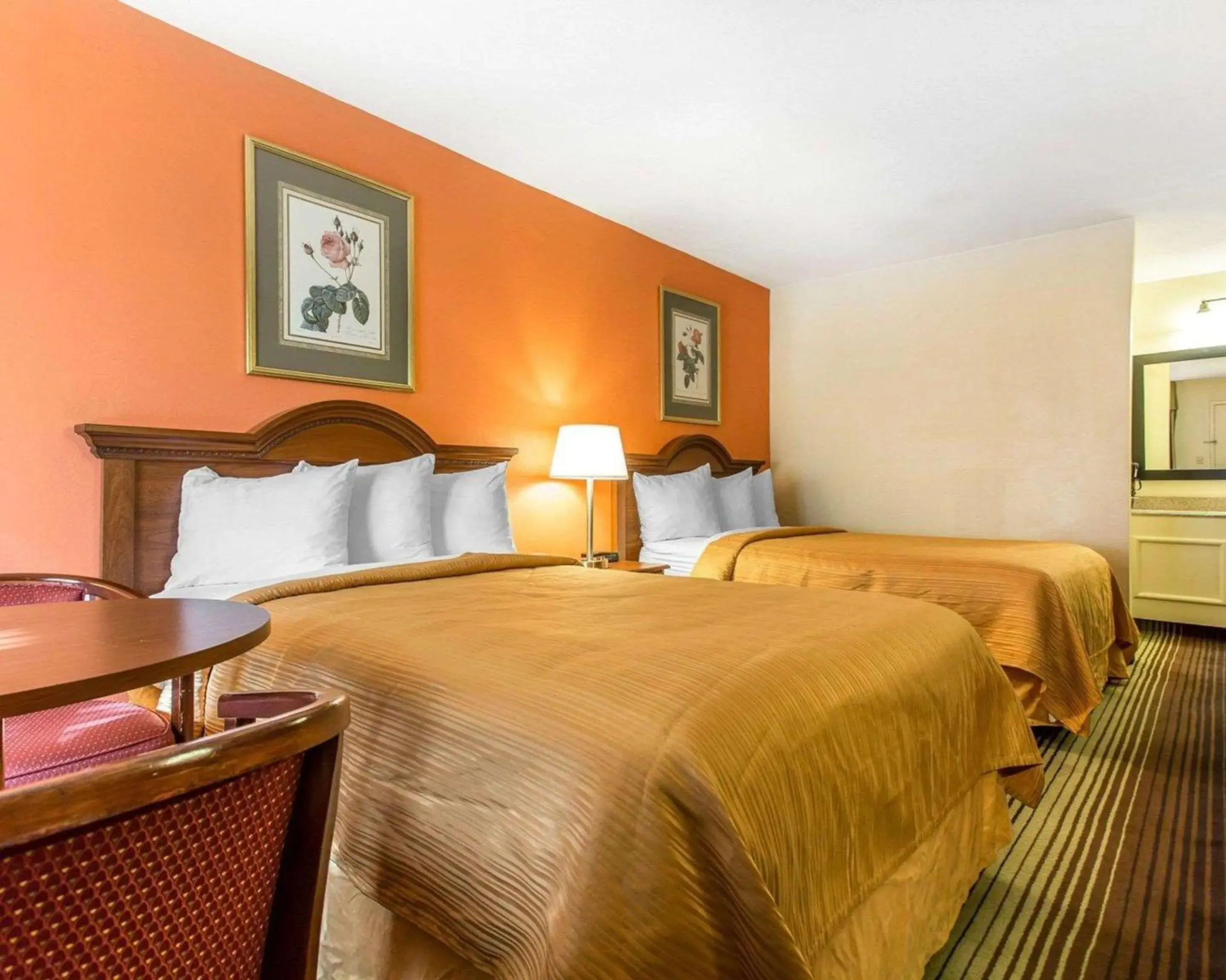 Double Room with Two Double Beds - Non-Smoking in Quality Inn University Double Room with Two Double Beds - Non-Smoking in Quality Inn University