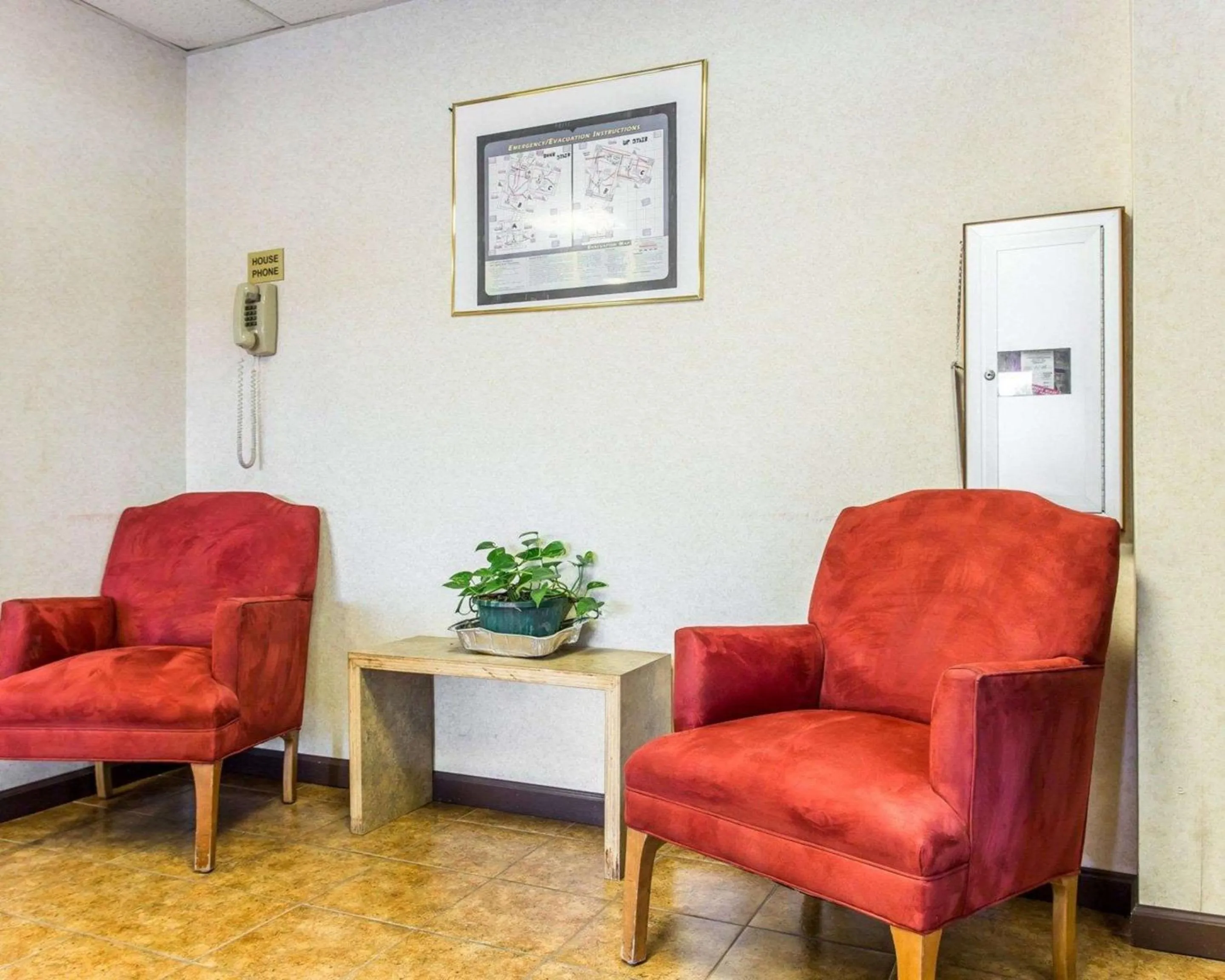 Lobby or reception in Townhouse Winston Salem - University