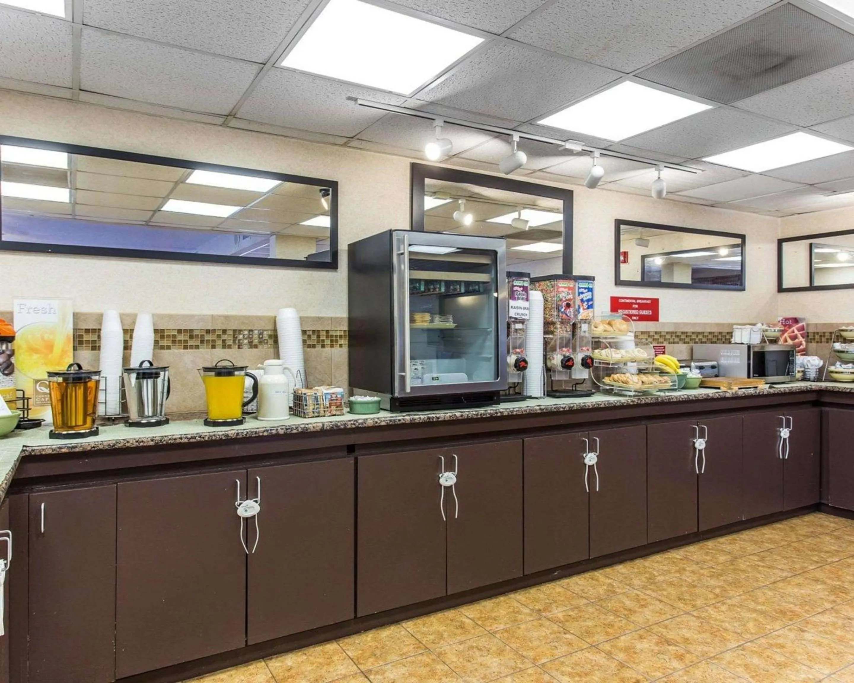 Restaurant/places to eat in Townhouse Winston Salem - University