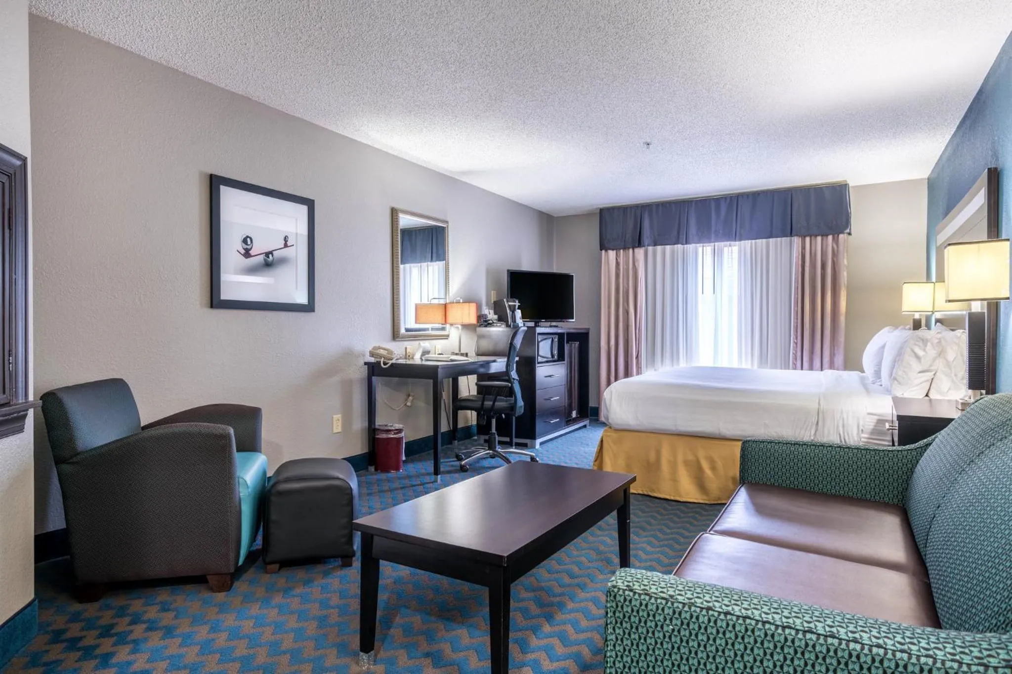 Photo of the whole room, Bed in Holiday Inn Express & Suites Roanoke Rapids by IHG