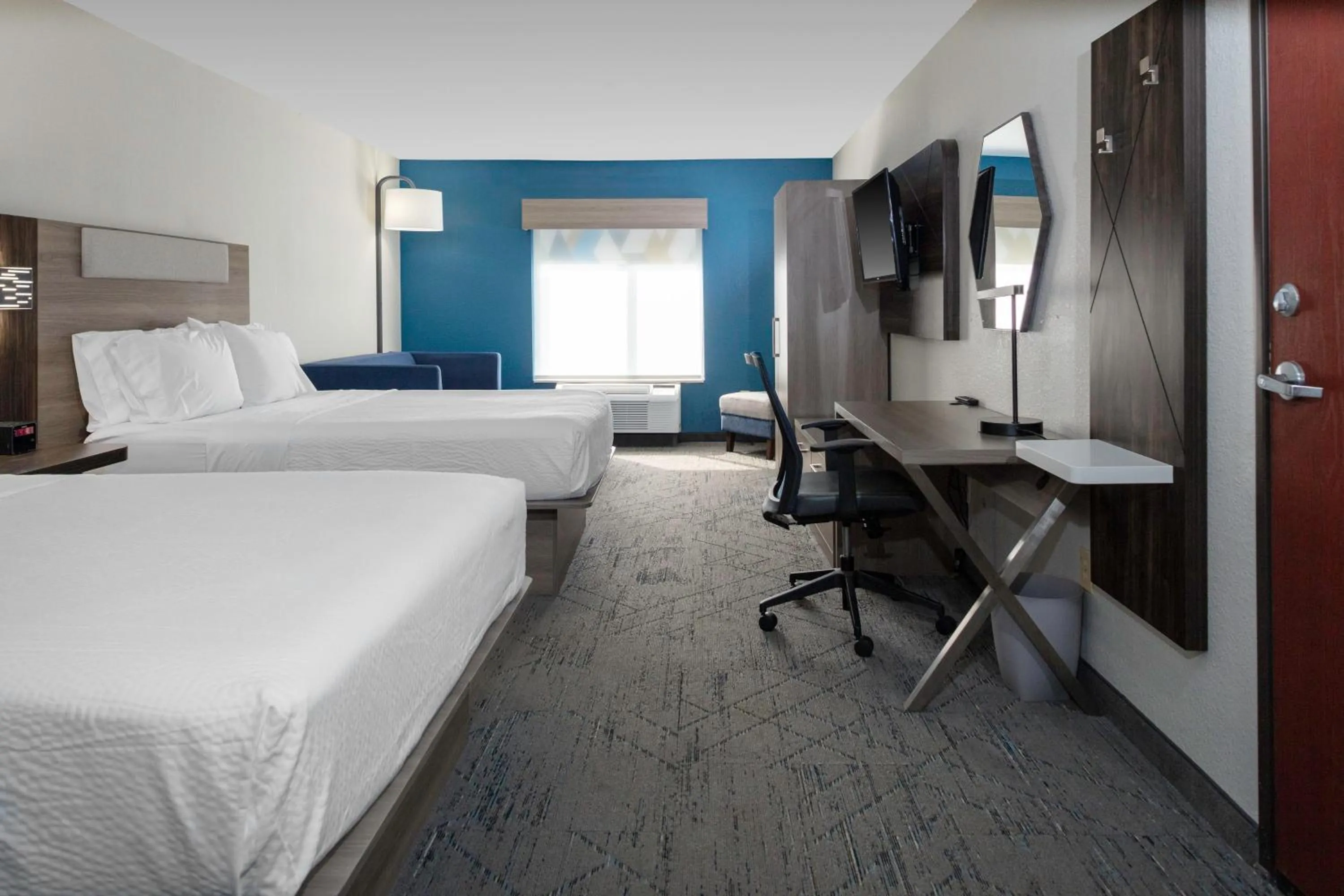 Photo of the whole room, Bed in Holiday Inn Express & Suites Roanoke Rapids by IHG