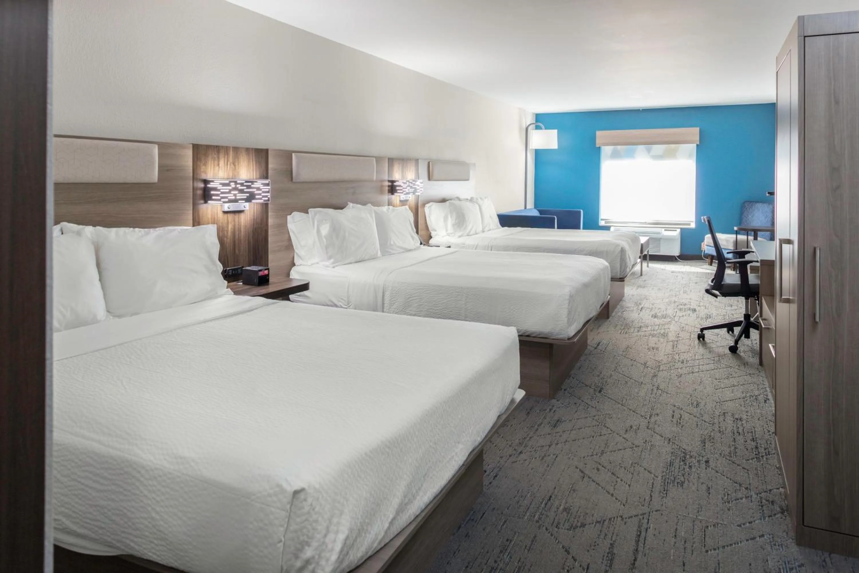 Photo of the whole room, Bed in Holiday Inn Express & Suites Roanoke Rapids by IHG