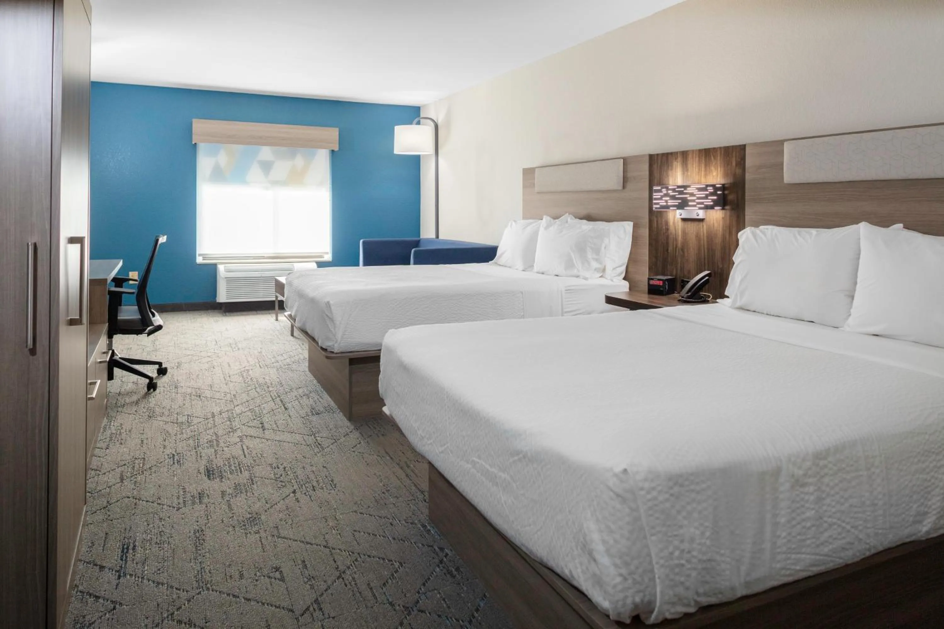 Photo of the whole room, Bed in Holiday Inn Express & Suites Roanoke Rapids by IHG
