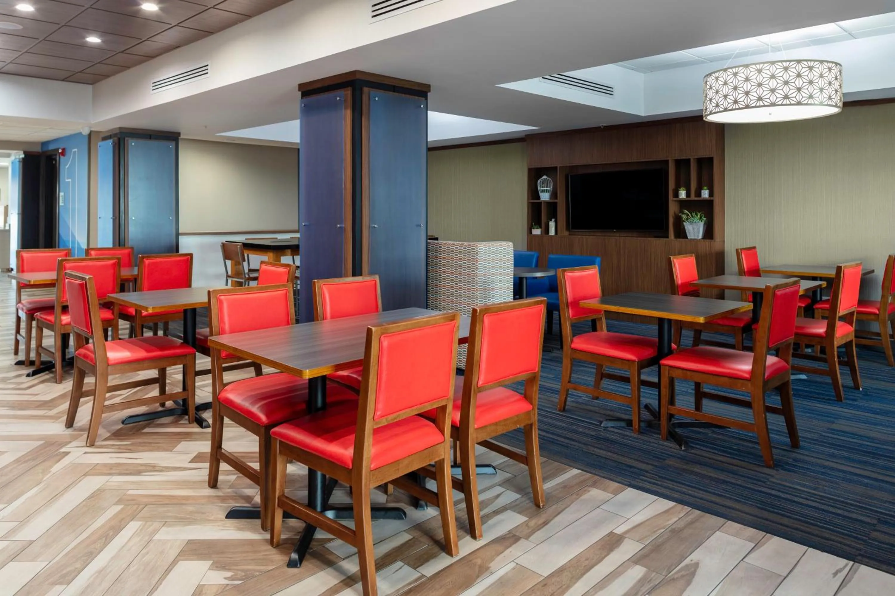 Breakfast in Holiday Inn Express & Suites Roanoke Rapids by IHG