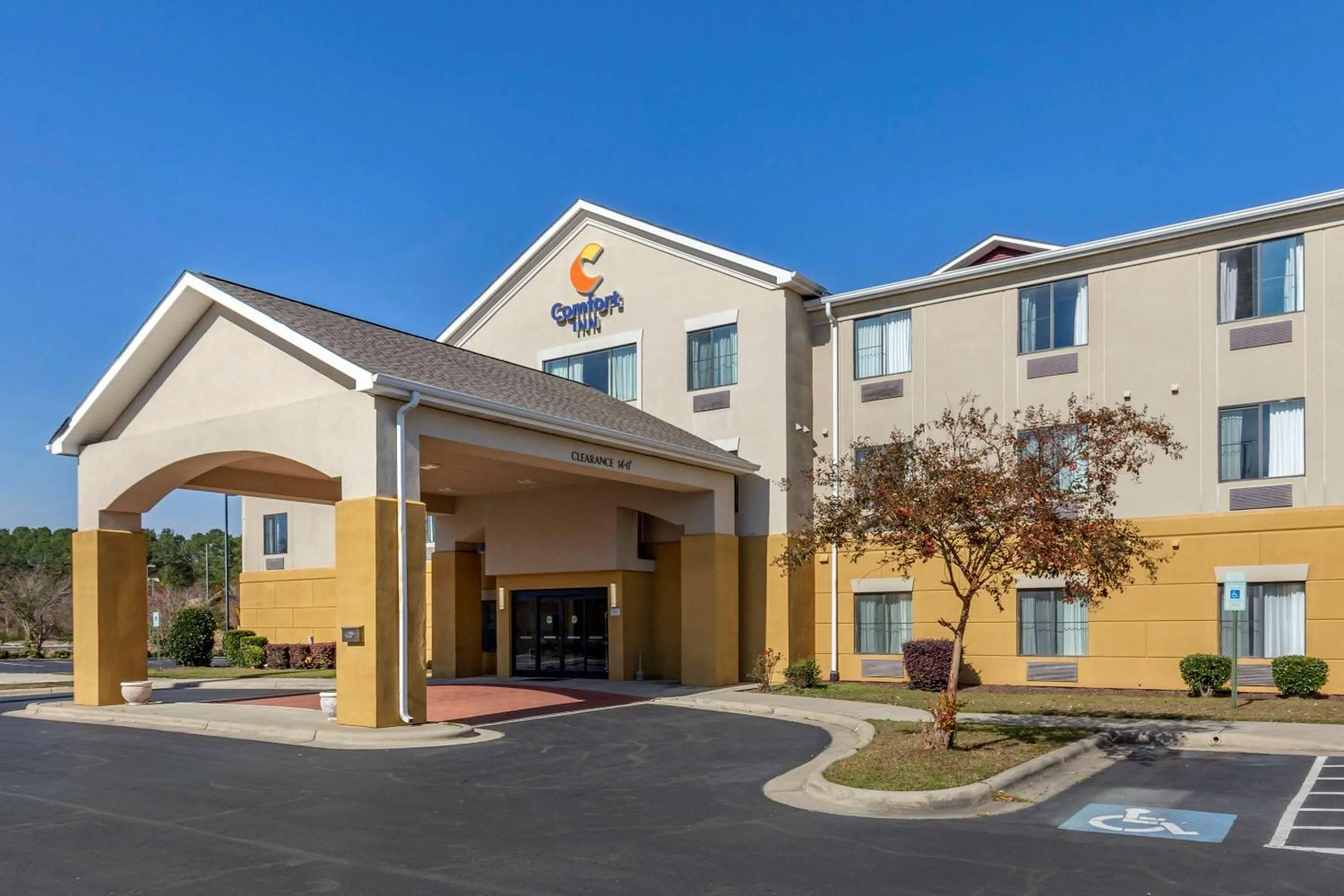 Property building in Comfort Inn Smithfield near I-95