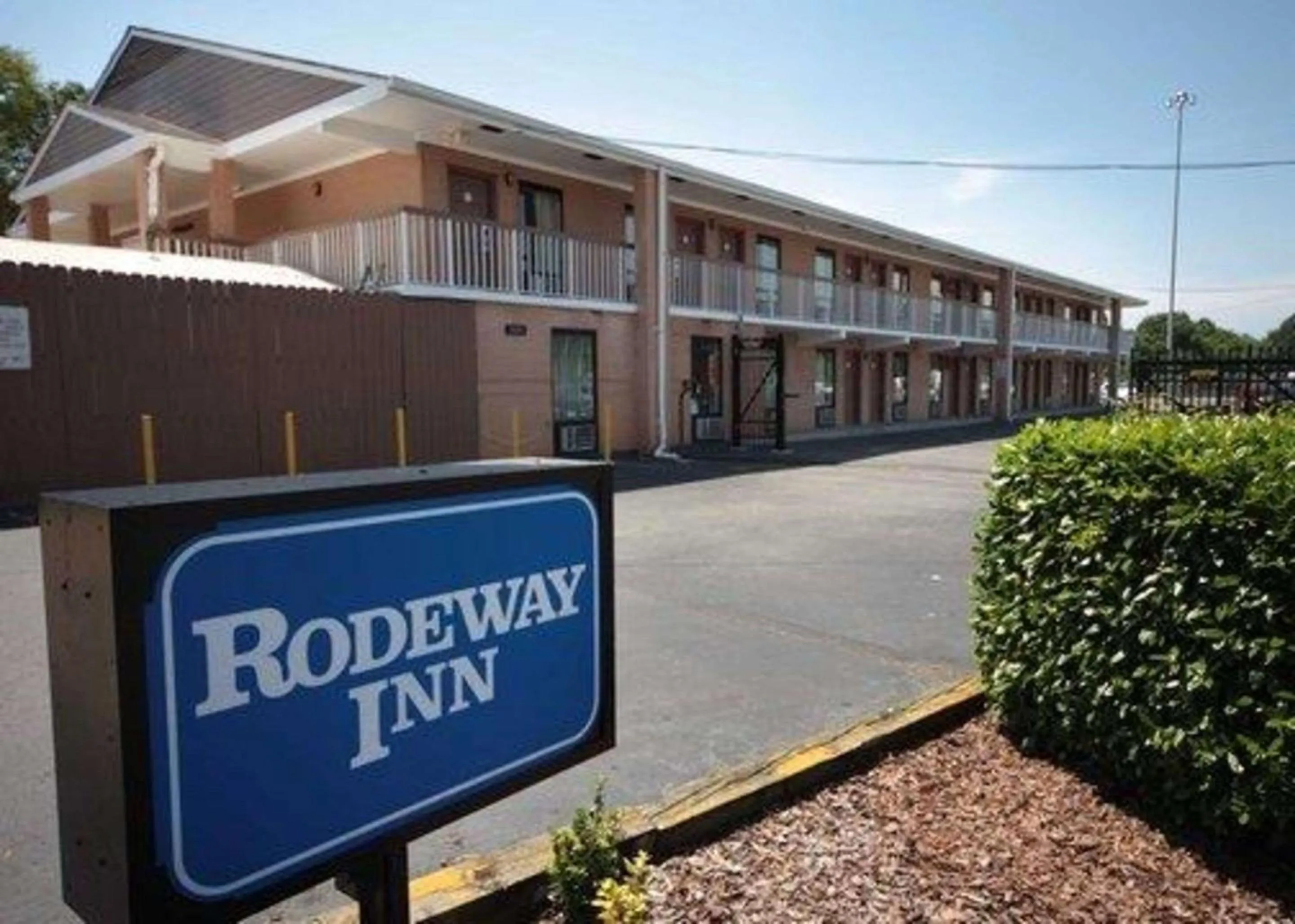 Property building in Rodeway Inn Charlotte North End