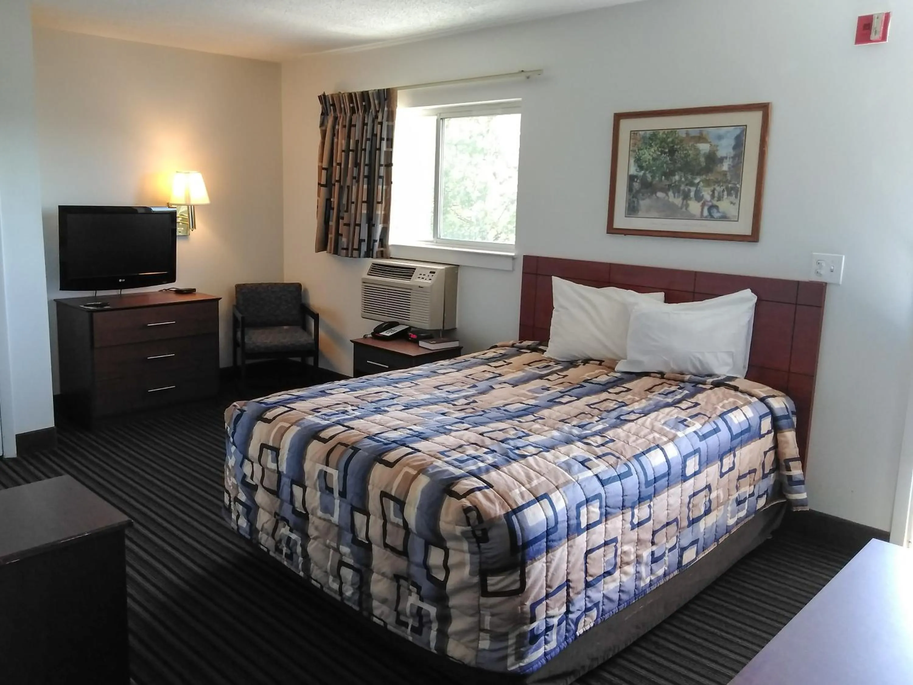Bedroom, Bed in Motel 6-Greensboro, NC - I-40
