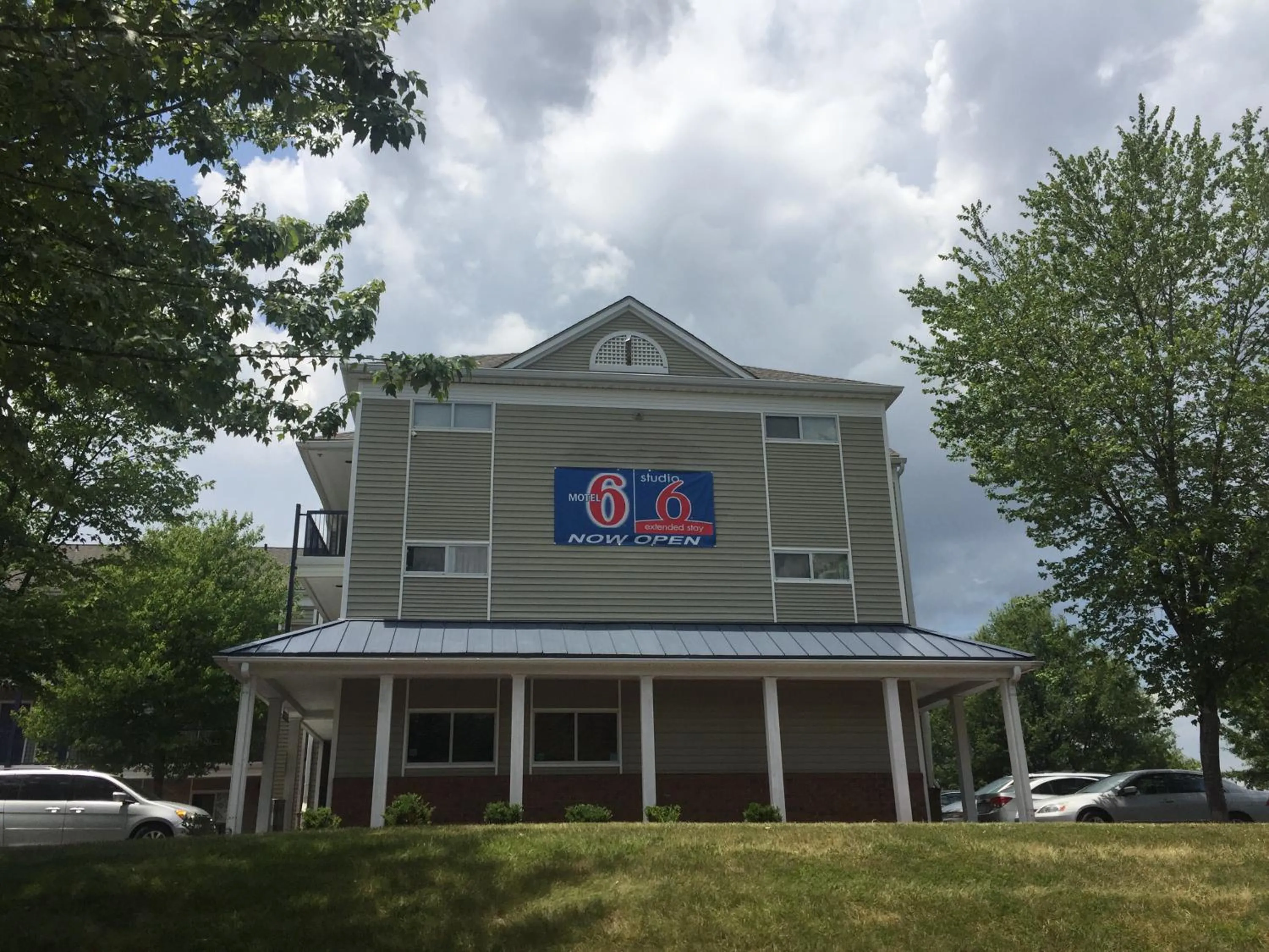 Property building in Motel 6-Greensboro, NC - I-40
