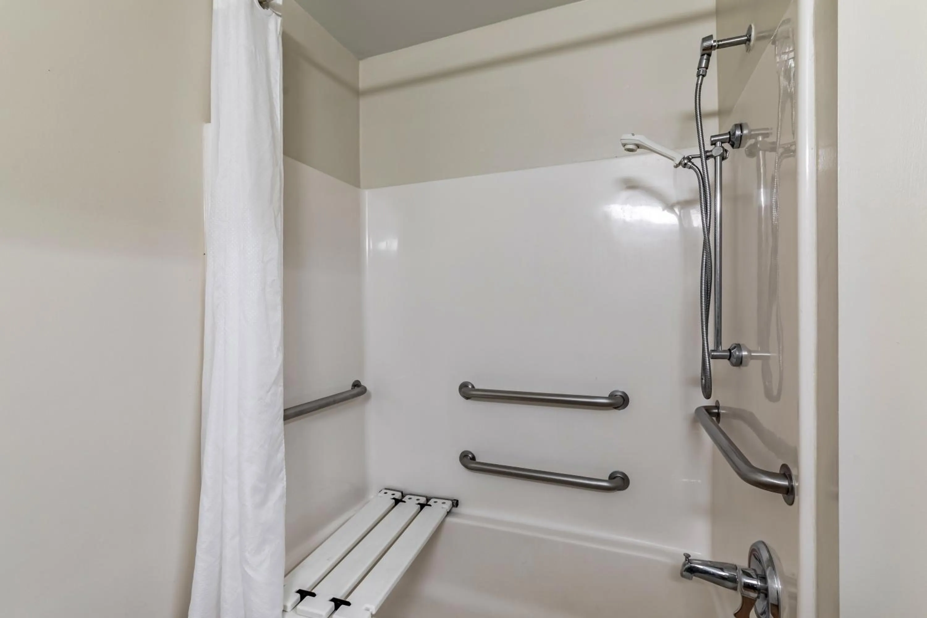 HomeTowne Studios & Suites by Red Roof Charlotte - Concord