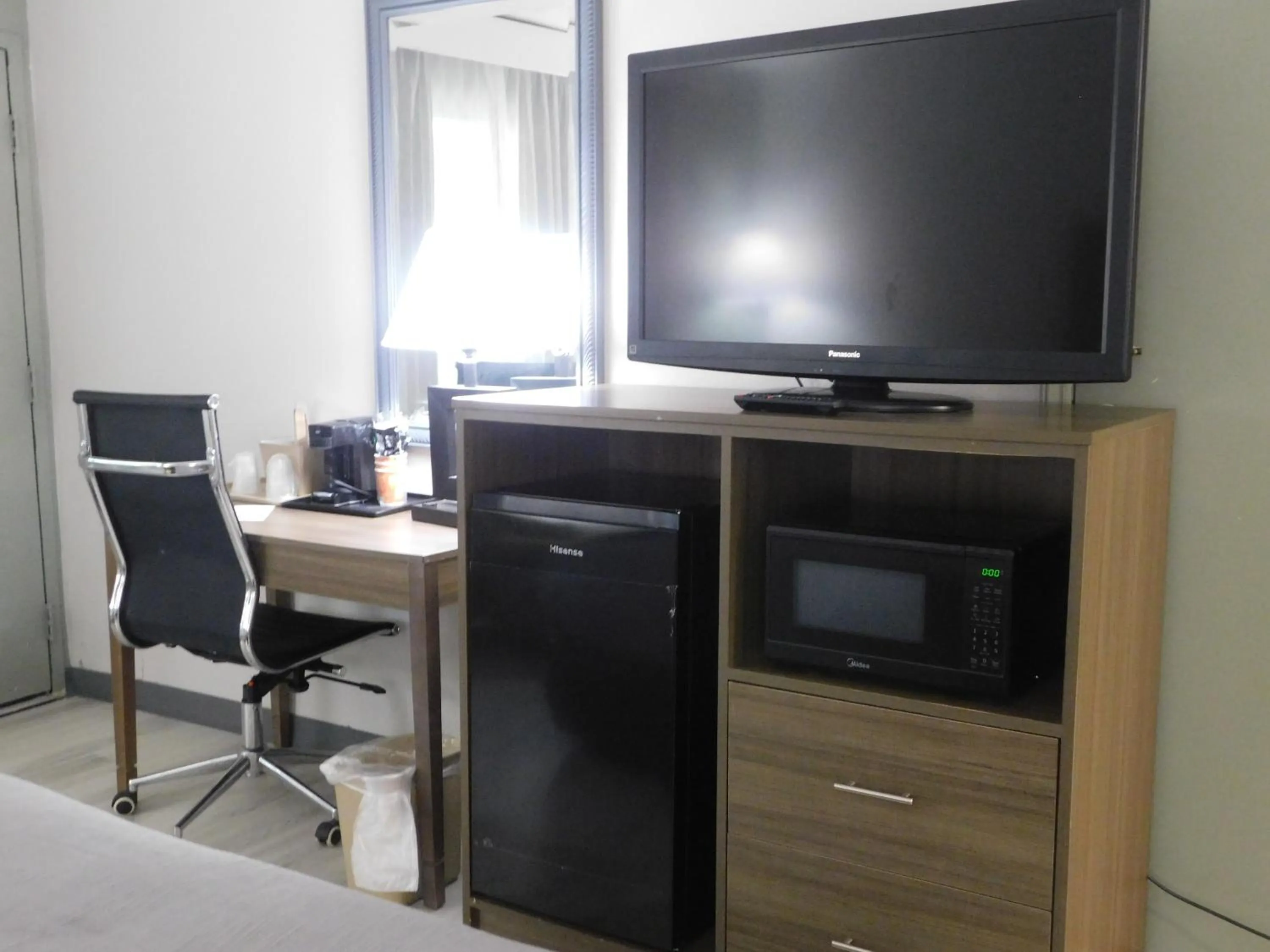 TV and multimedia in Quality Inn & Suites Hanes Mall