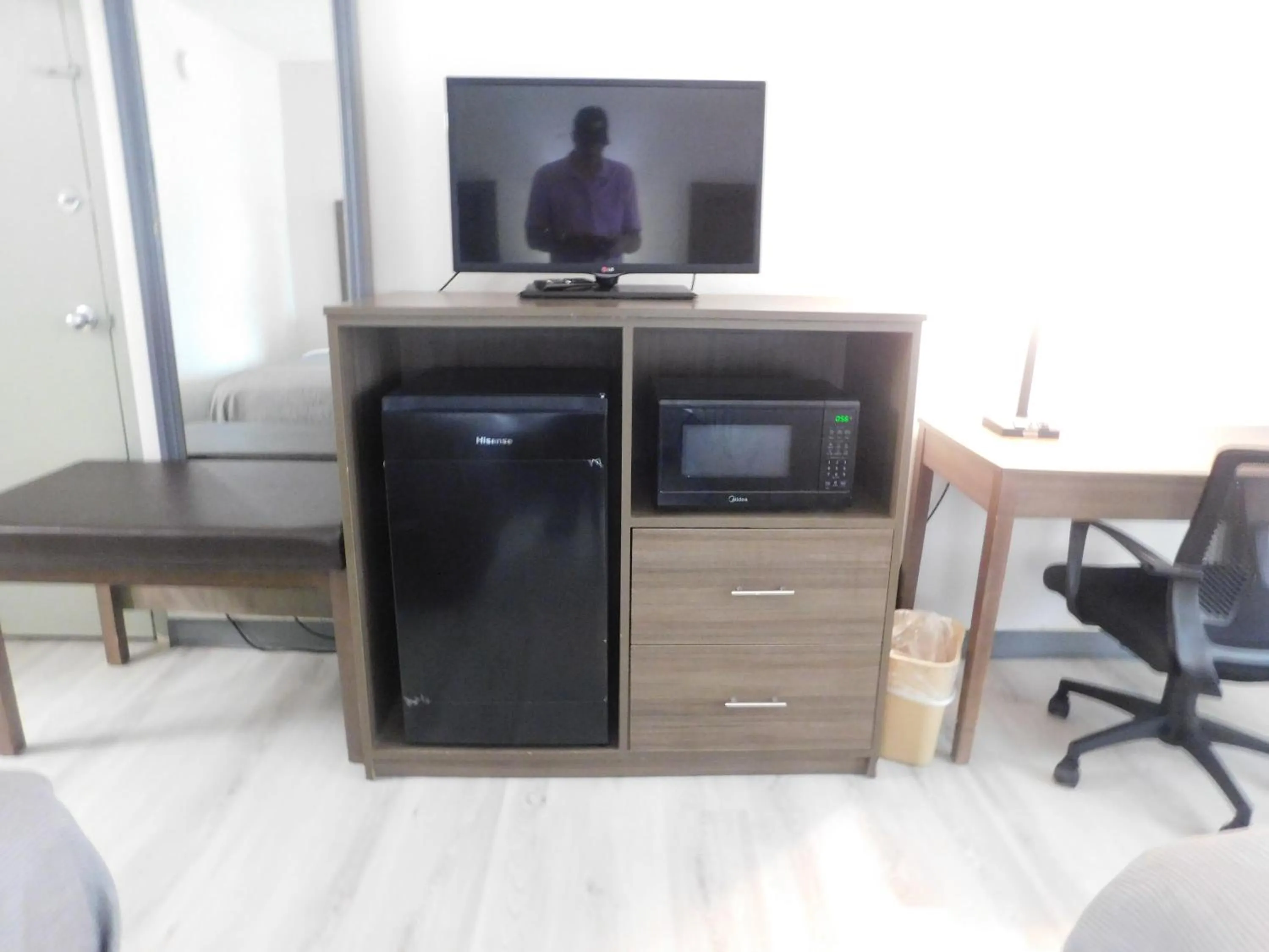 TV and multimedia in Quality Inn & Suites Hanes Mall