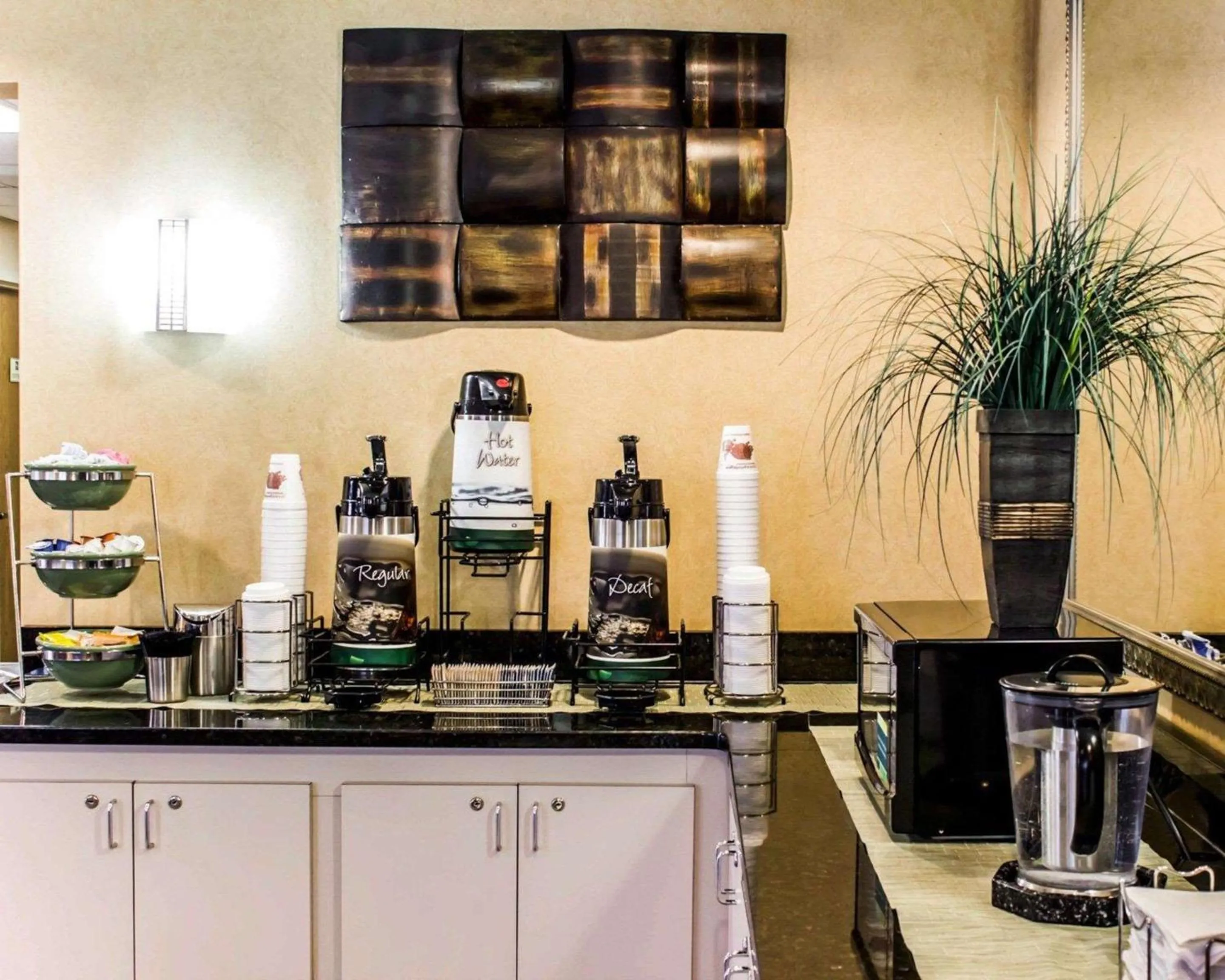 Restaurant/places to eat in Quality Inn Roanoke near Lake Gaston