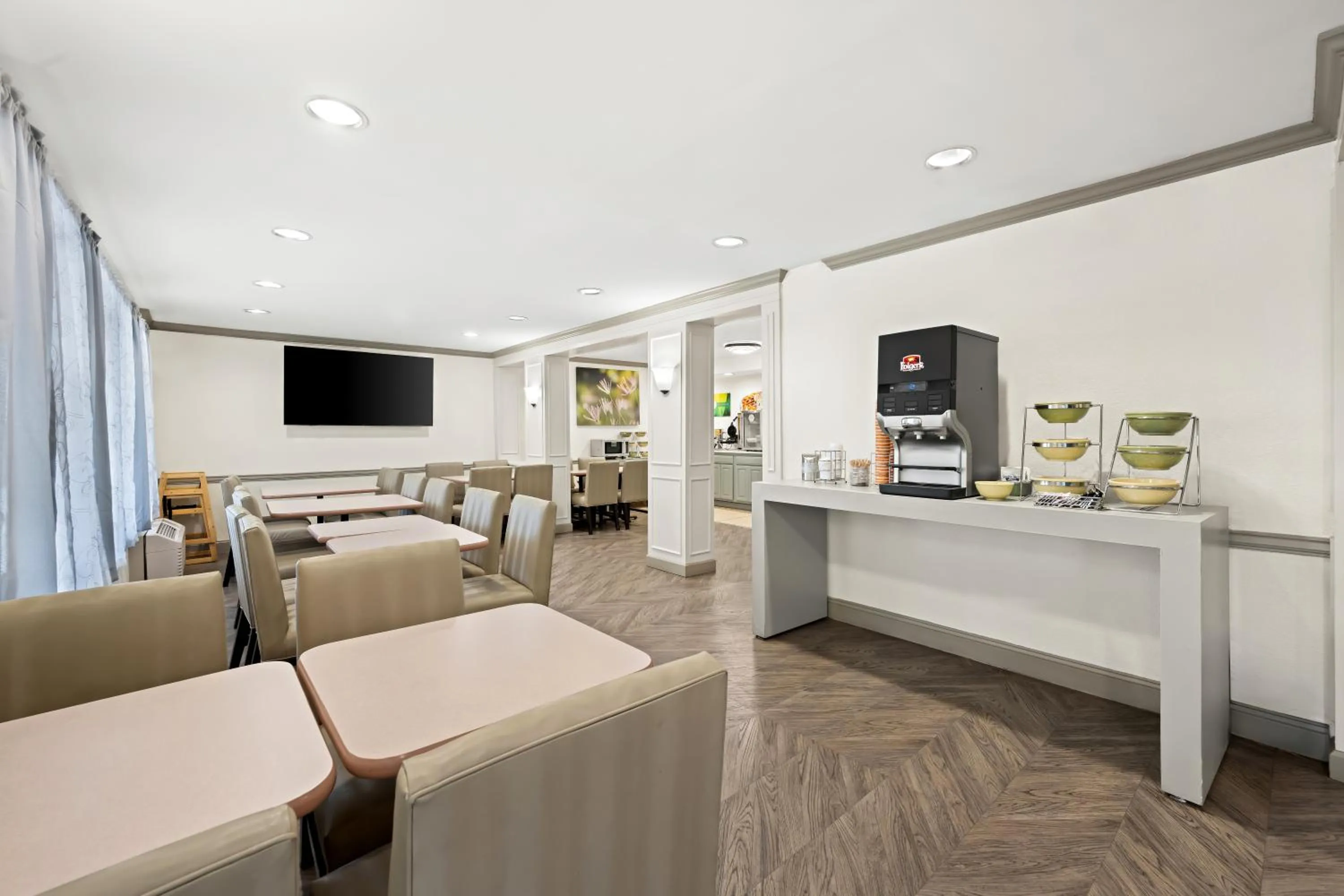 Breakfast in Quality Inn Rocky Mount - Golden East Area