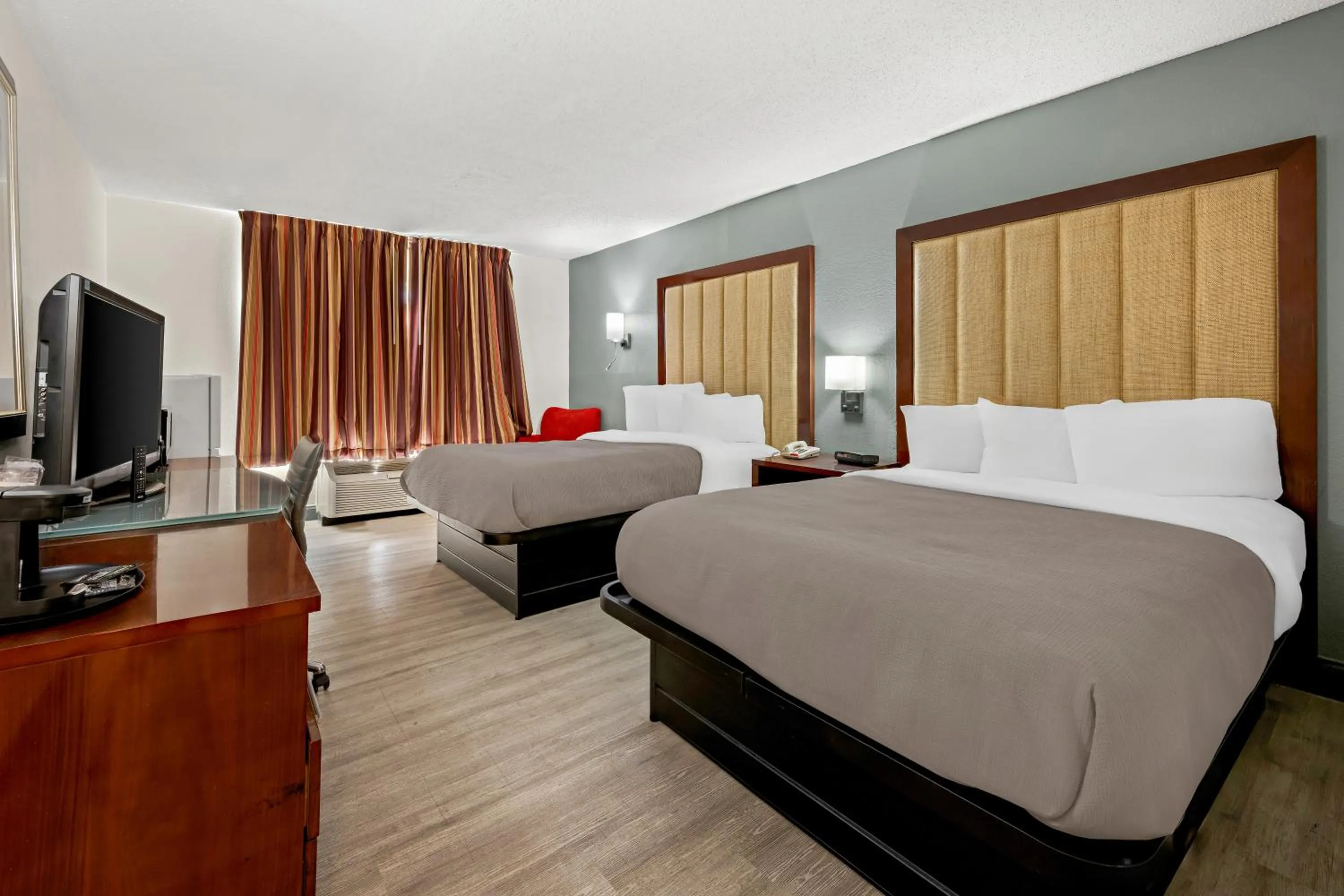 Bedroom, Bed in Quality Inn Rocky Mount - Golden East Area