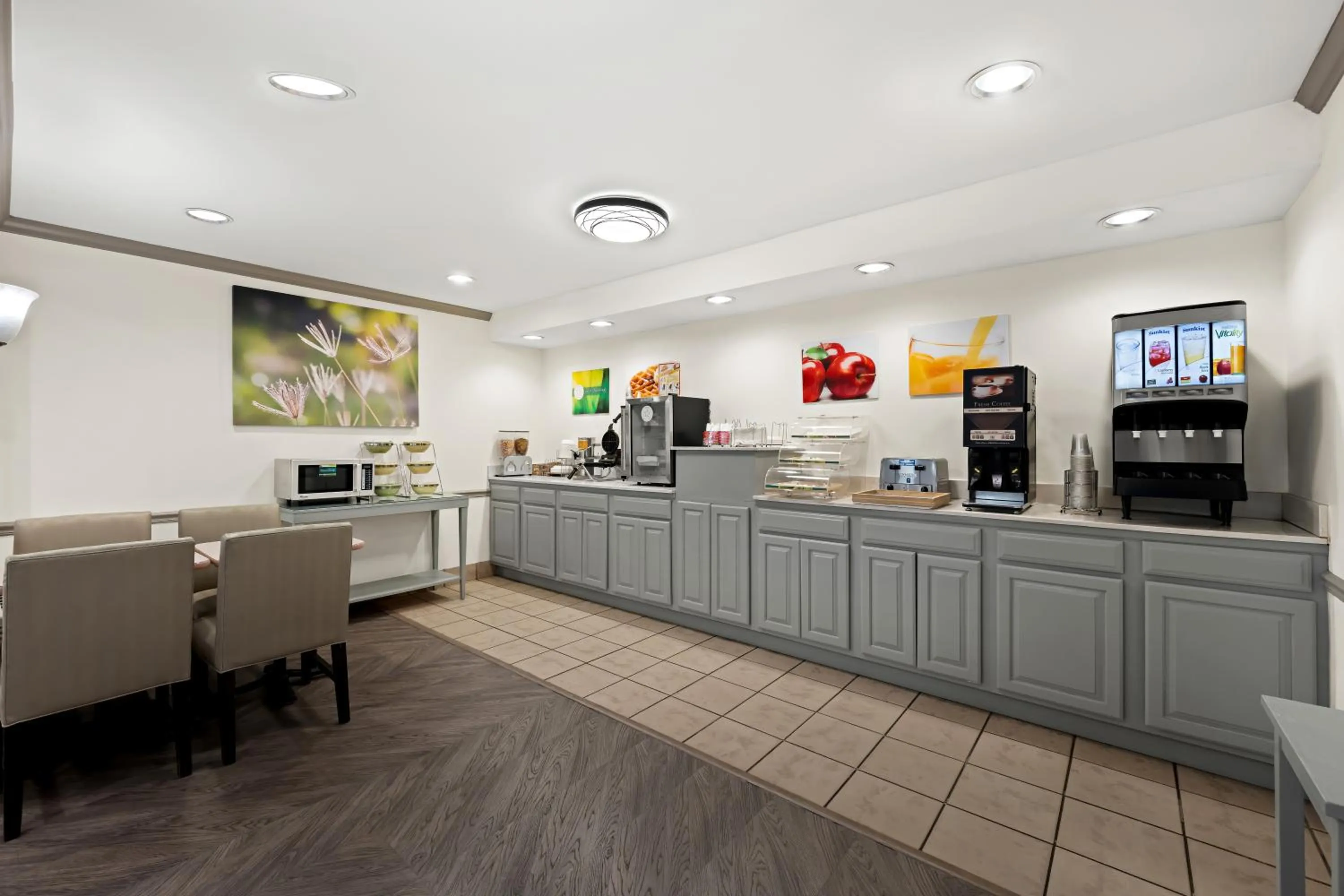 Breakfast in Quality Inn Rocky Mount - Golden East Area