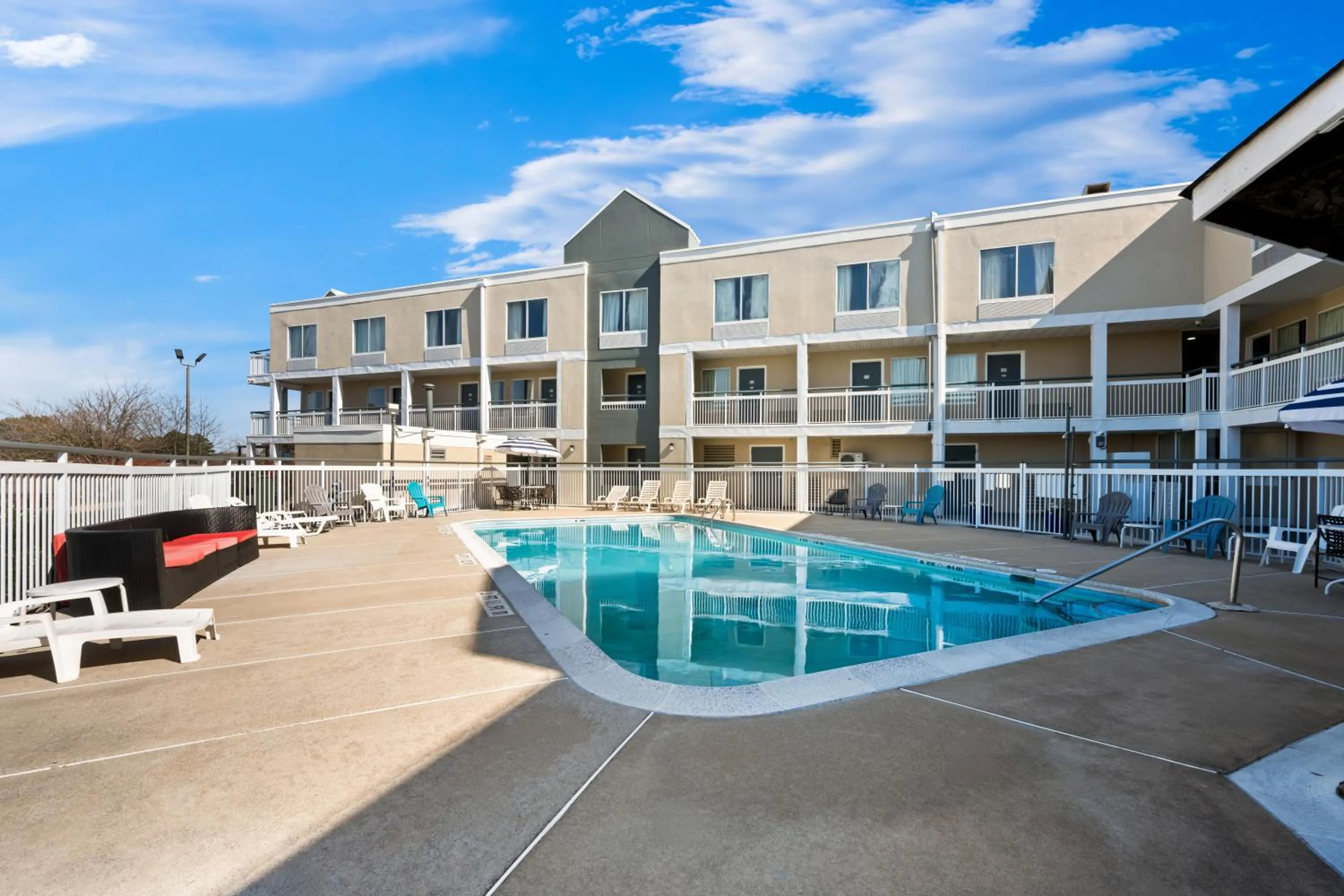 Swimming pool in Quality Inn Rocky Mount - Golden East Area