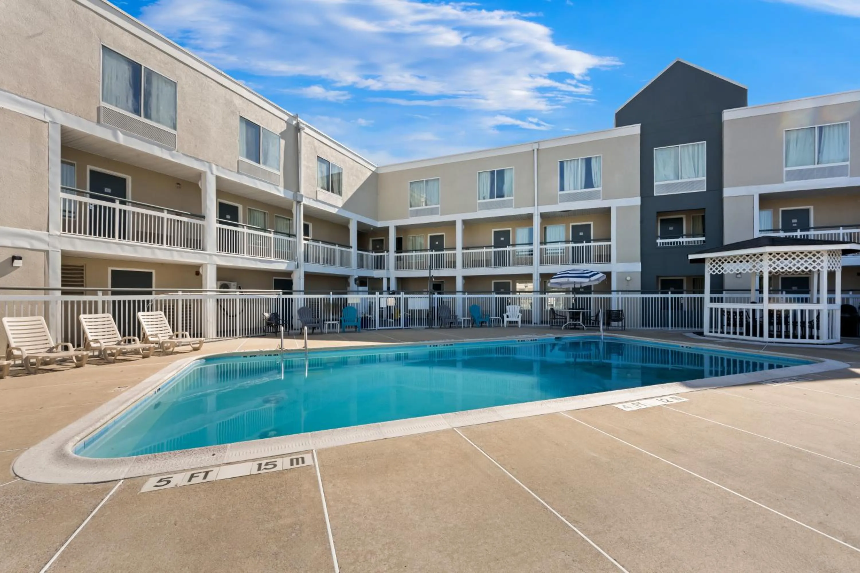 Swimming pool in Quality Inn Rocky Mount - Golden East Area