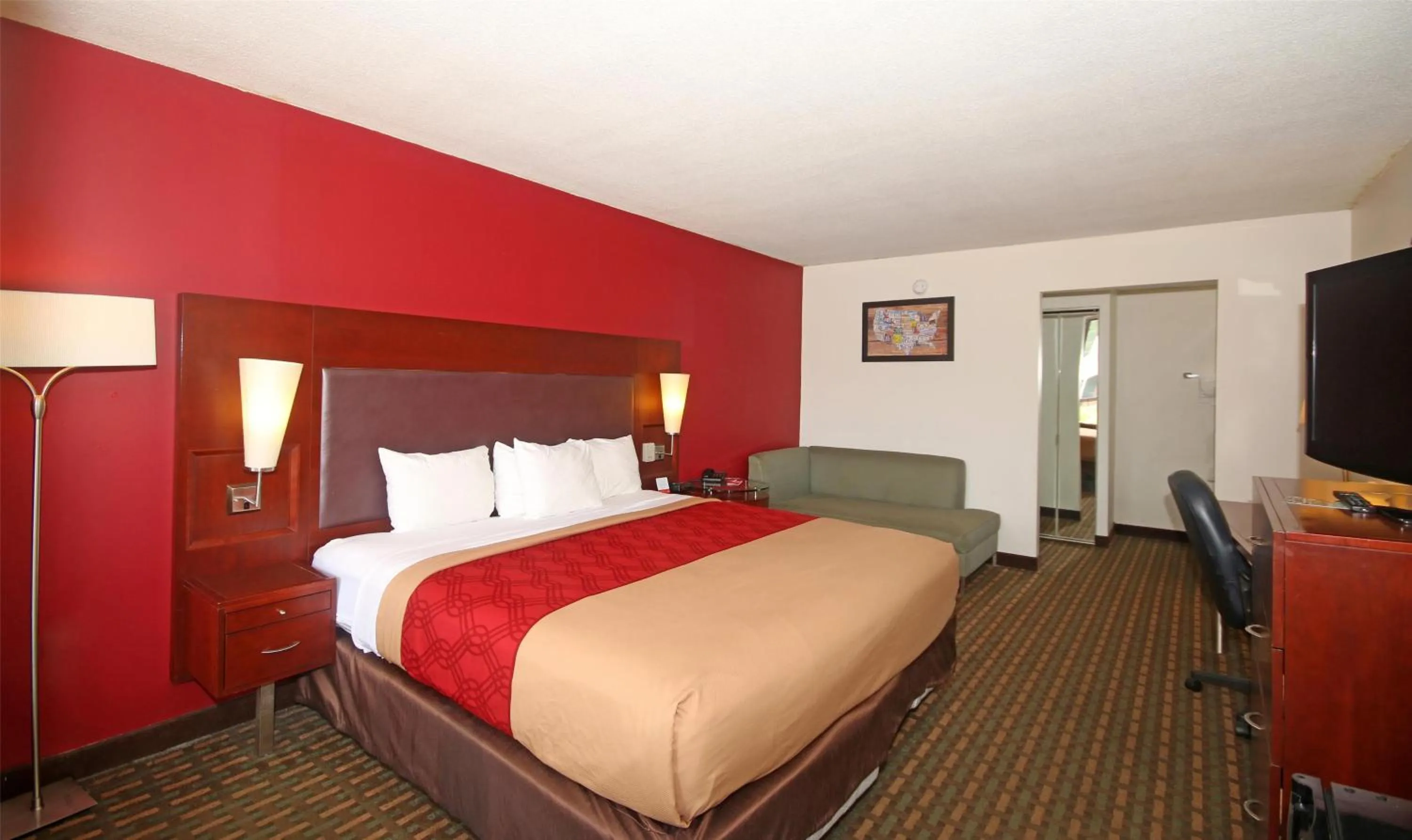 Bedroom, Bed in Americas Best Value Inn Pilot Mountain