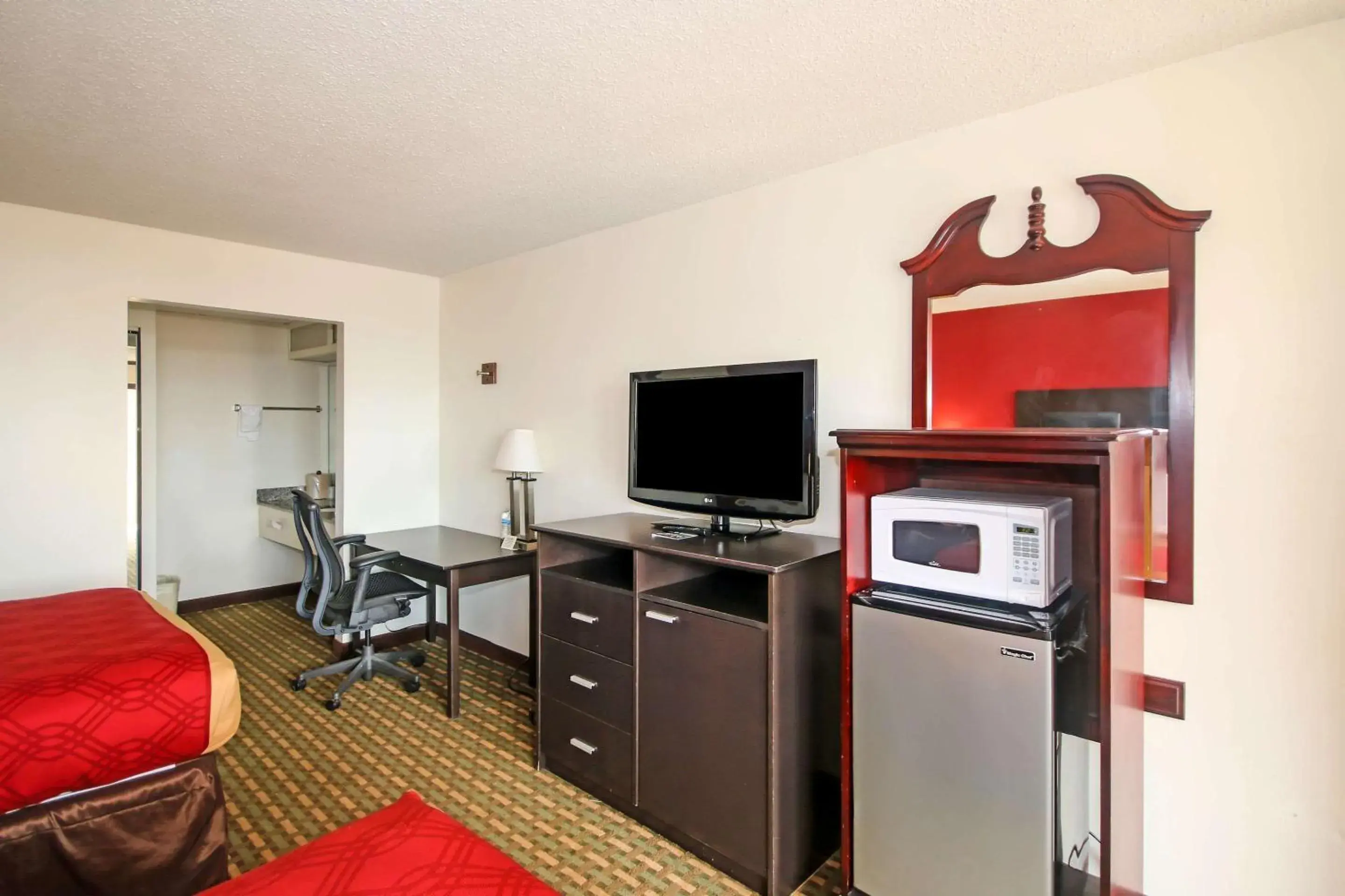 Double Room with Two Double Beds - Non-Smoking in Econo Lodge Inn And Suites - Pilot Mountain Double Room with Two Double Beds - Non-Smoking in Econo Lodge Inn And Suites - Pilot Mountain