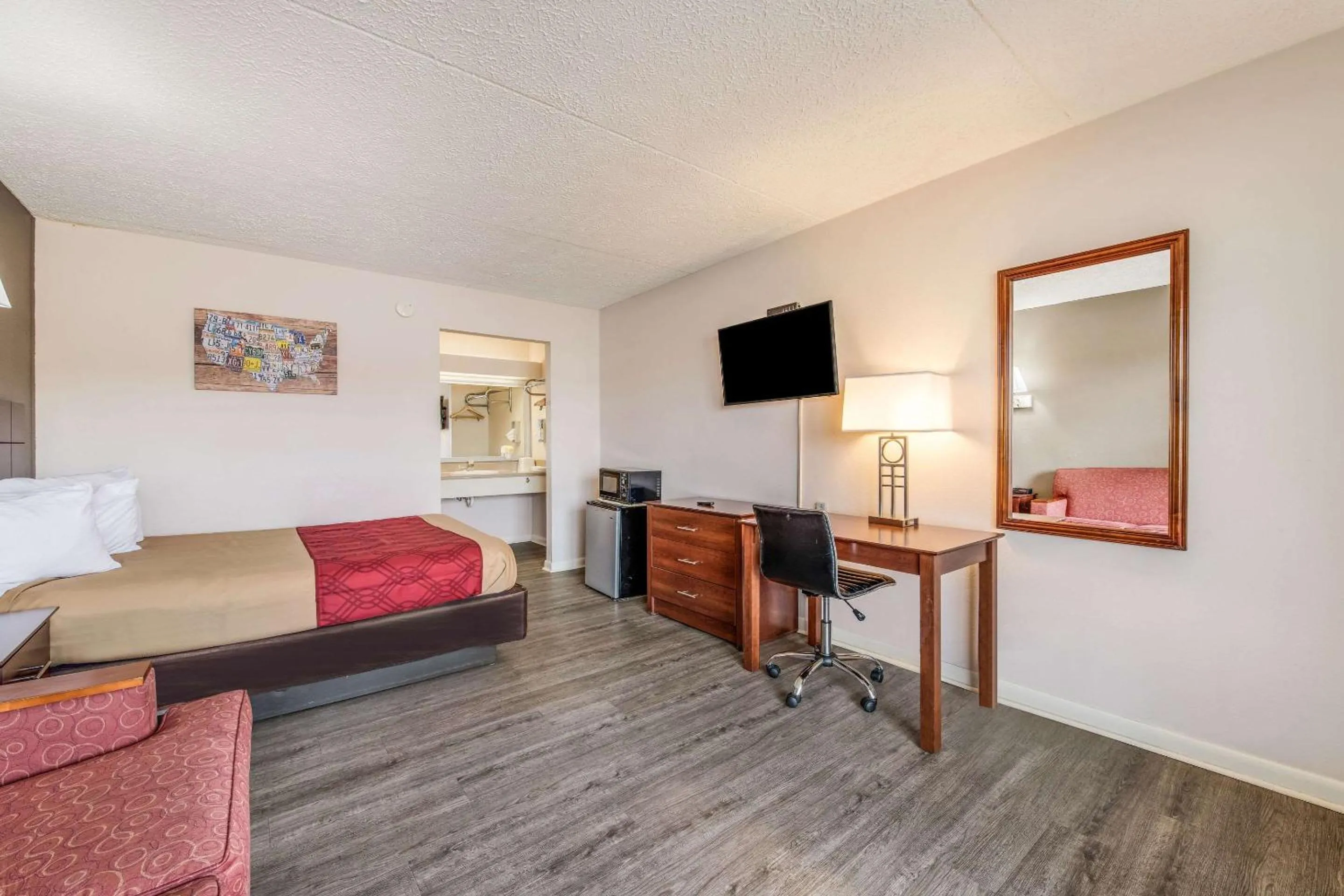 Photo of the whole room in Econo Lodge Eden