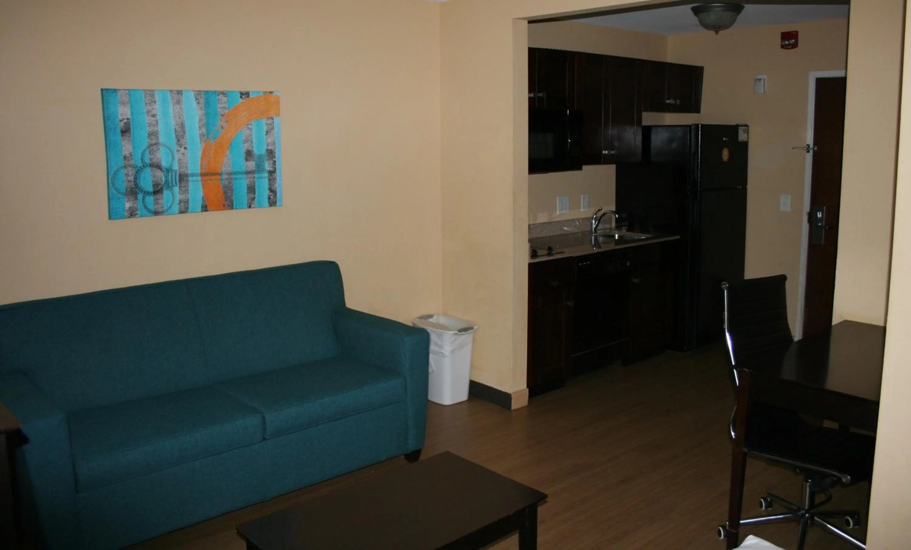 Kitchen or kitchenette in MainStay Suites Jacksonville near Camp Lejeune