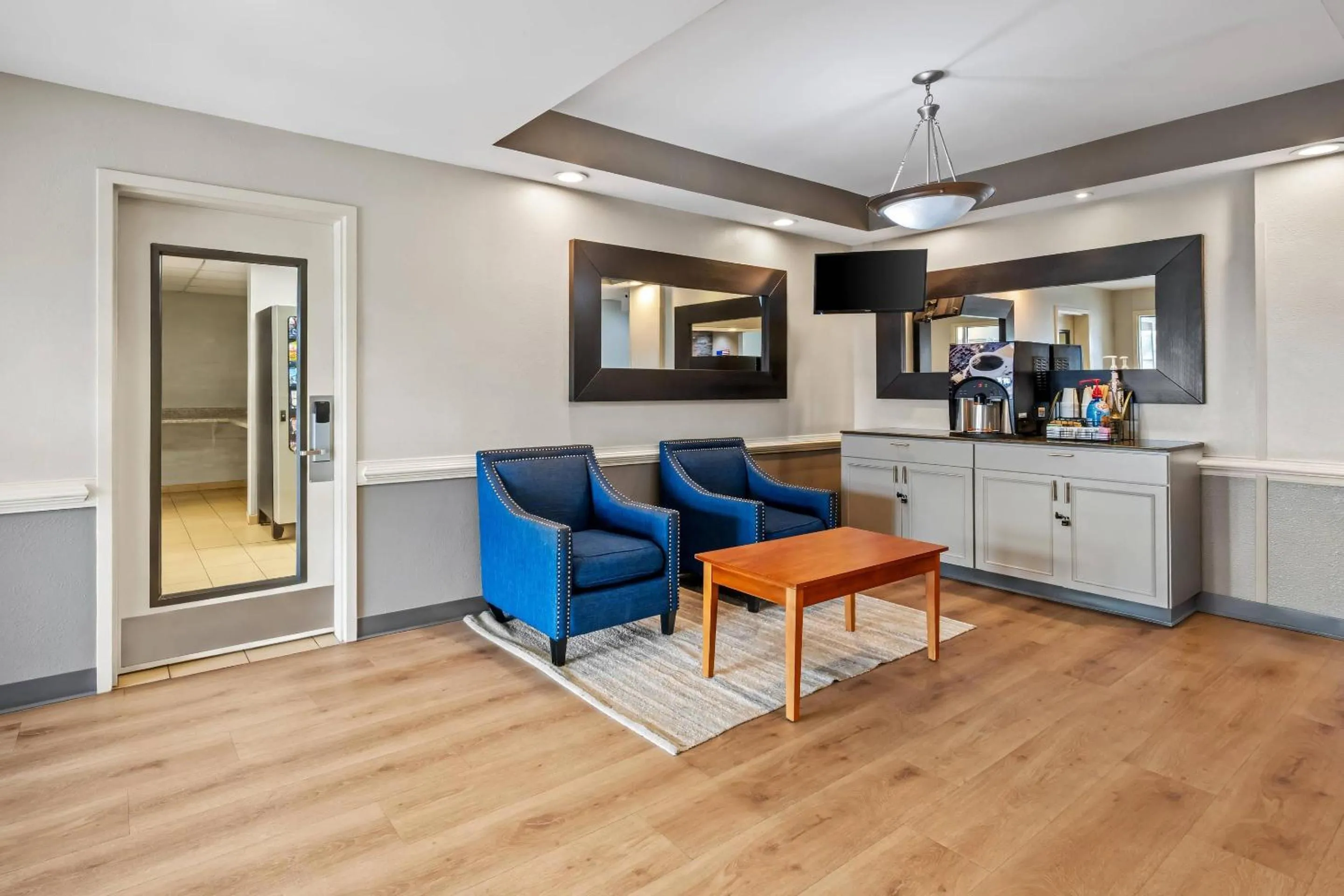 Lobby or reception in Suburban Studios Near Camp Lejeune