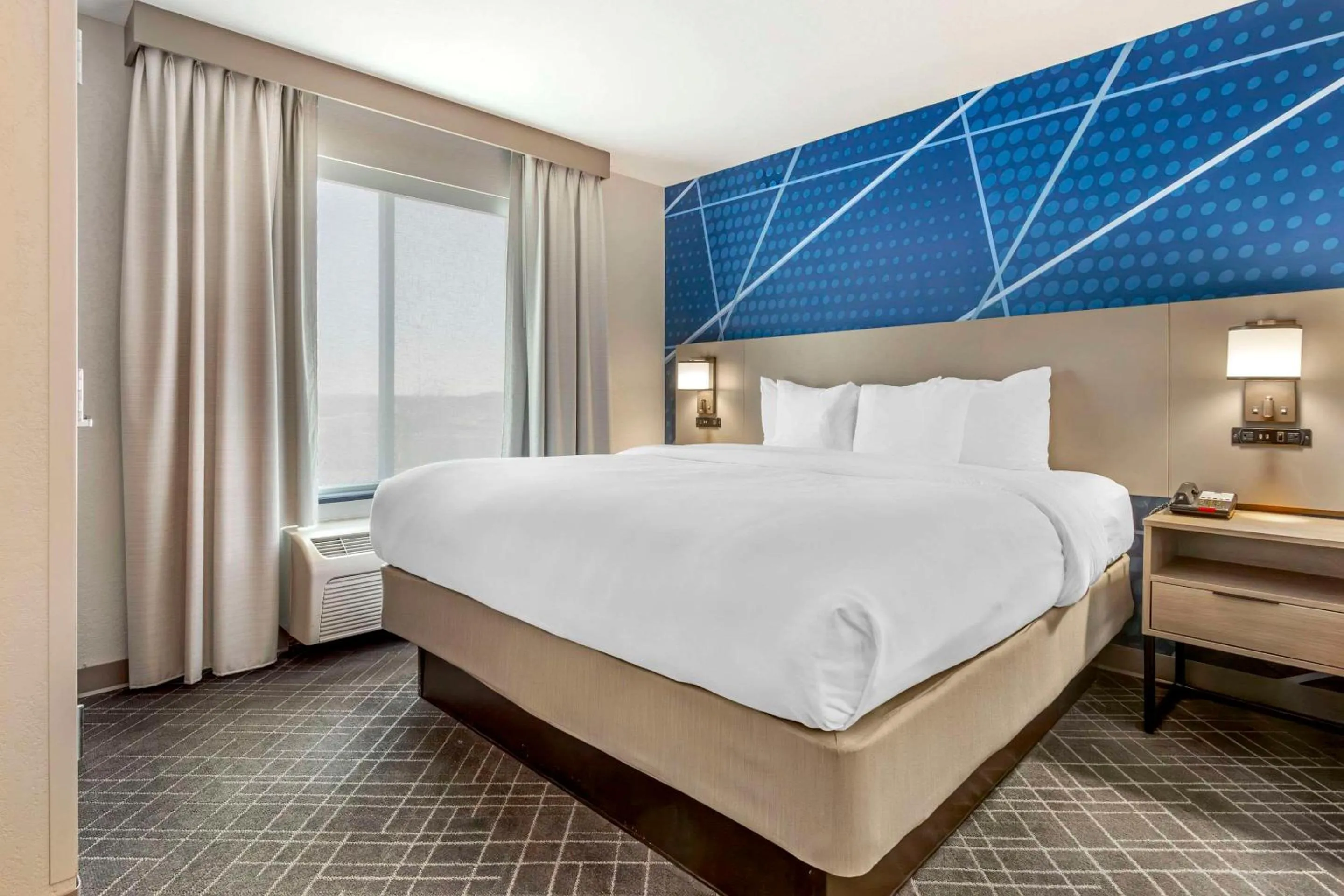 Bedroom, Bed in Comfort Suites Whitsett - Greensboro East