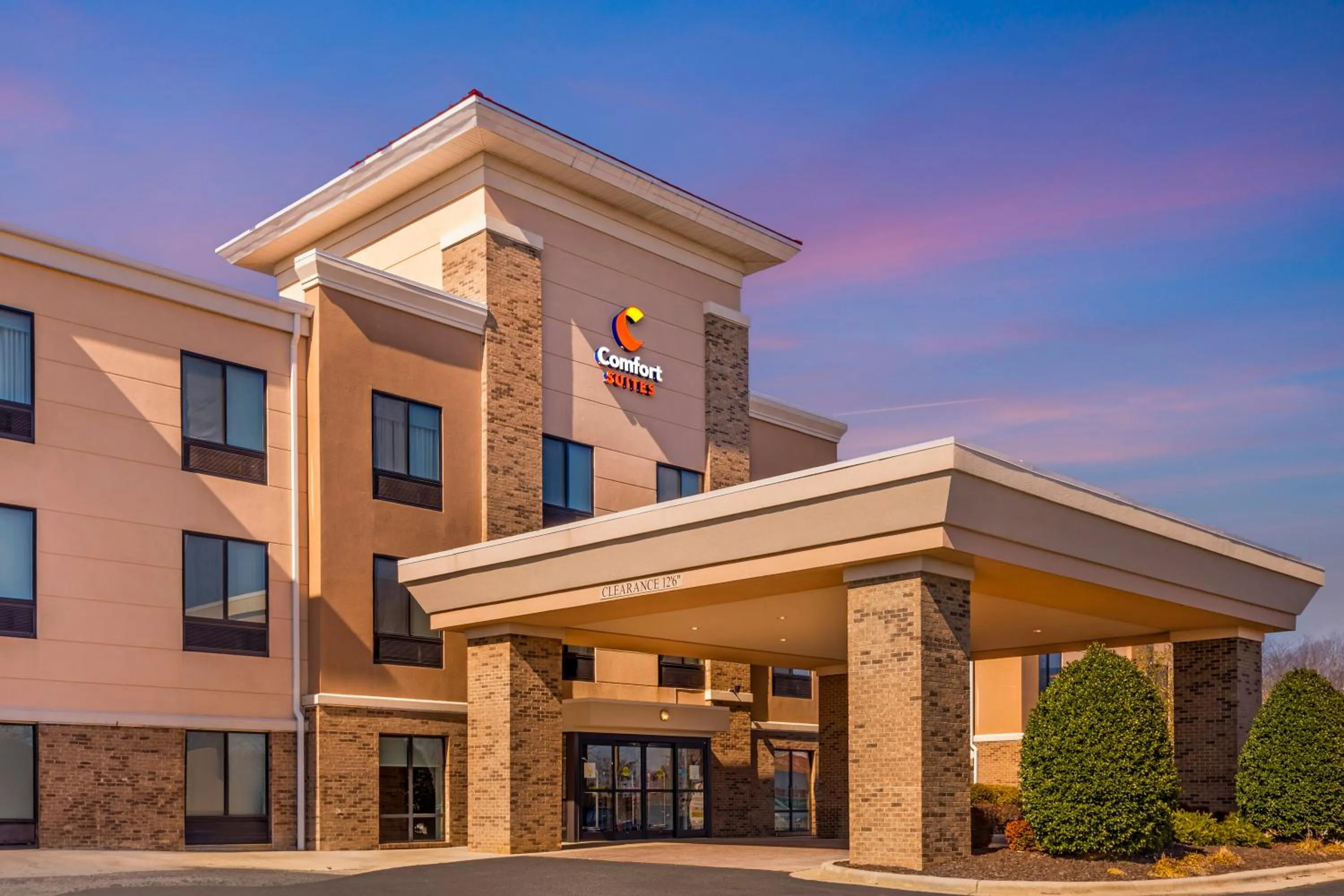 Facade/entrance in Comfort Suites Whitsett - Greensboro East