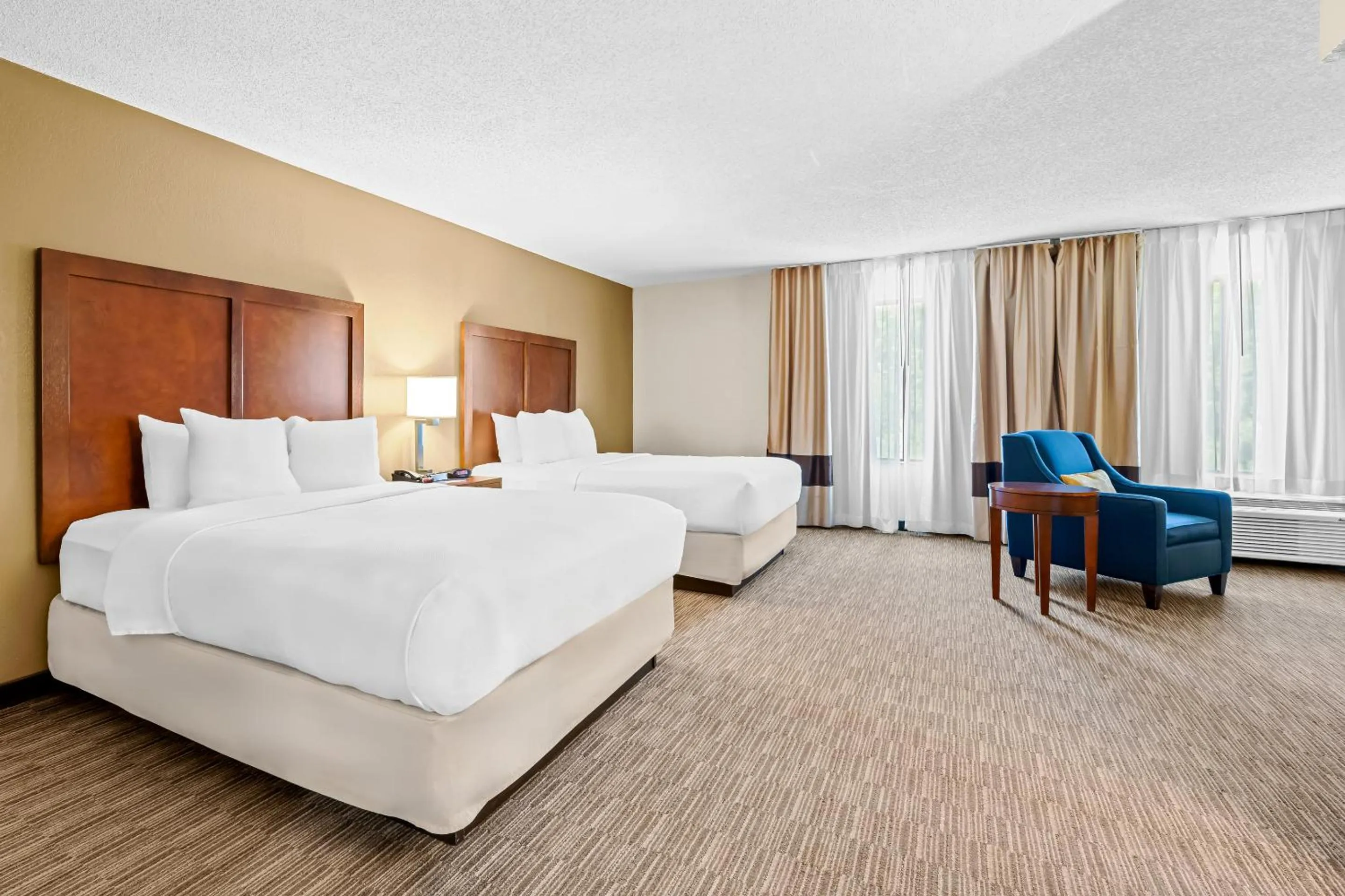 Bed in Comfort Inn & Suites Oxford South