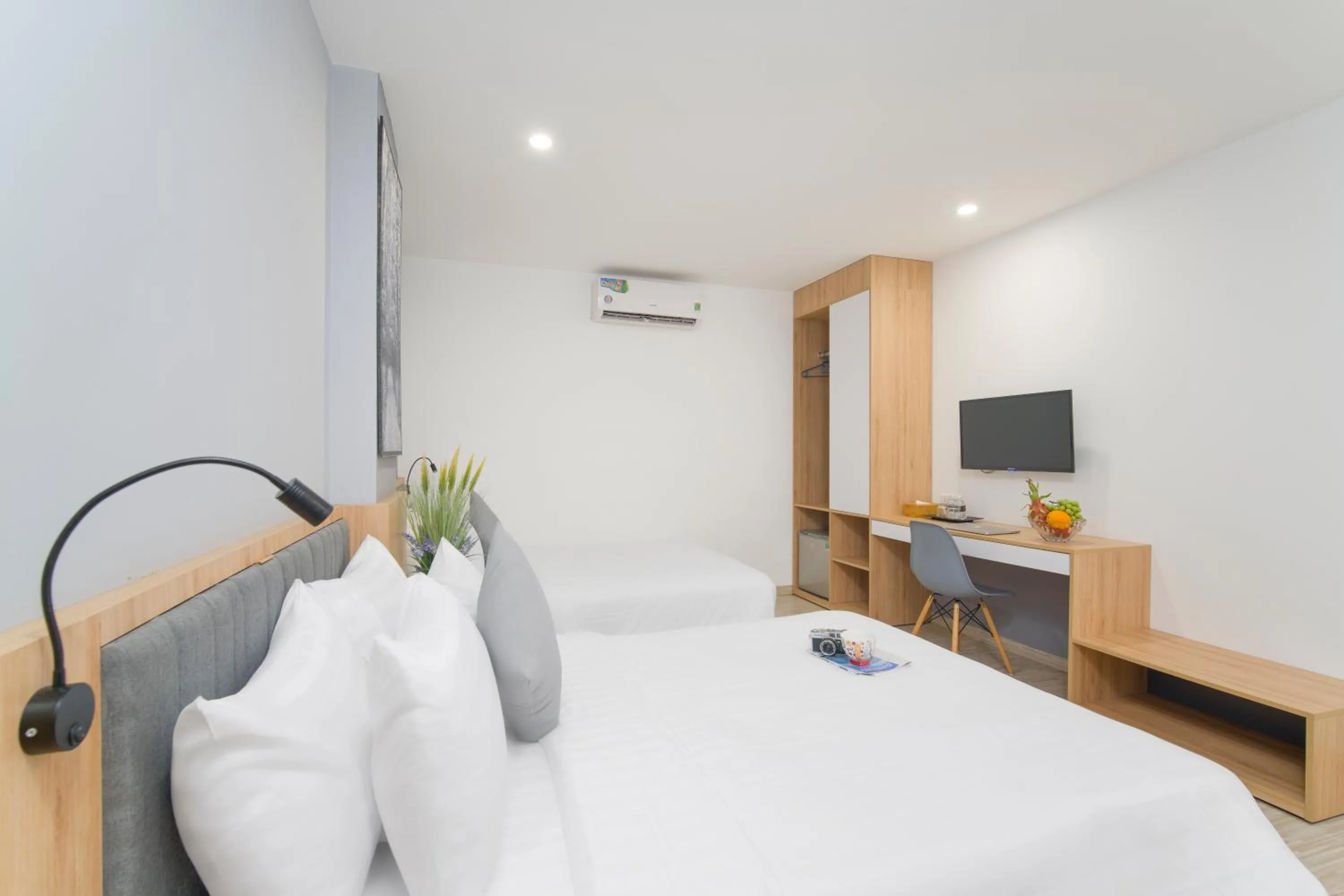 Communal lounge/ TV room, Bed in Davue Hotel by THG