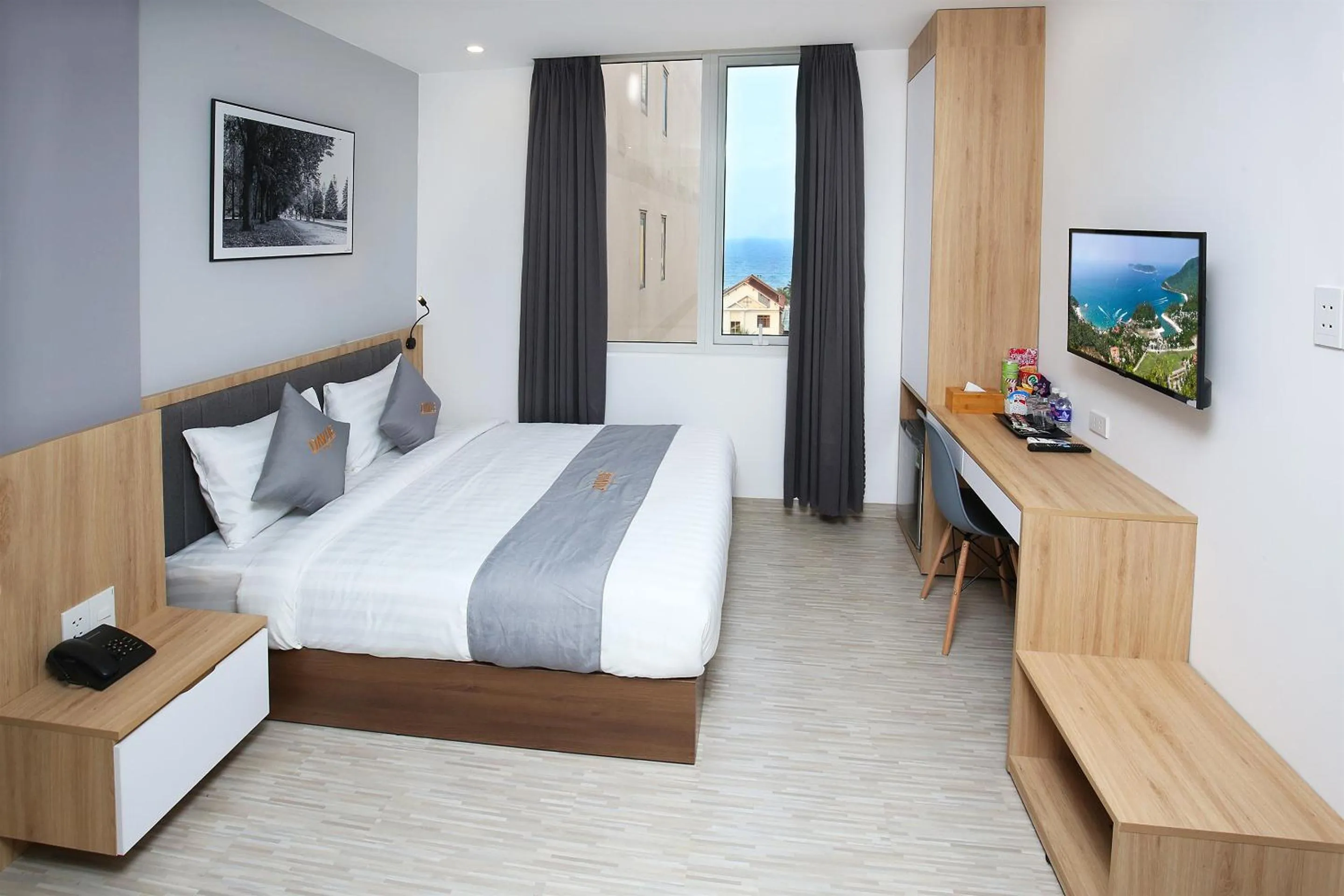 TV and multimedia, Bed in Davue Hotel by THG