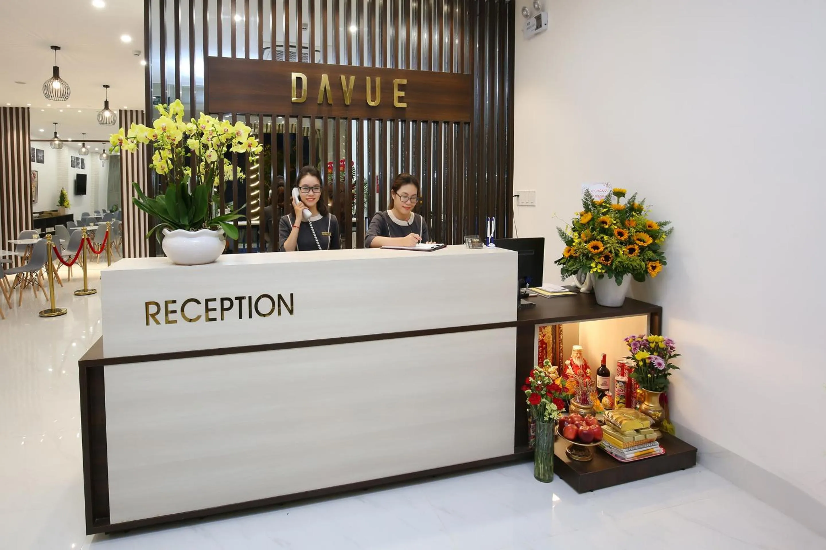 Property logo or sign in Davue Hotel by THG