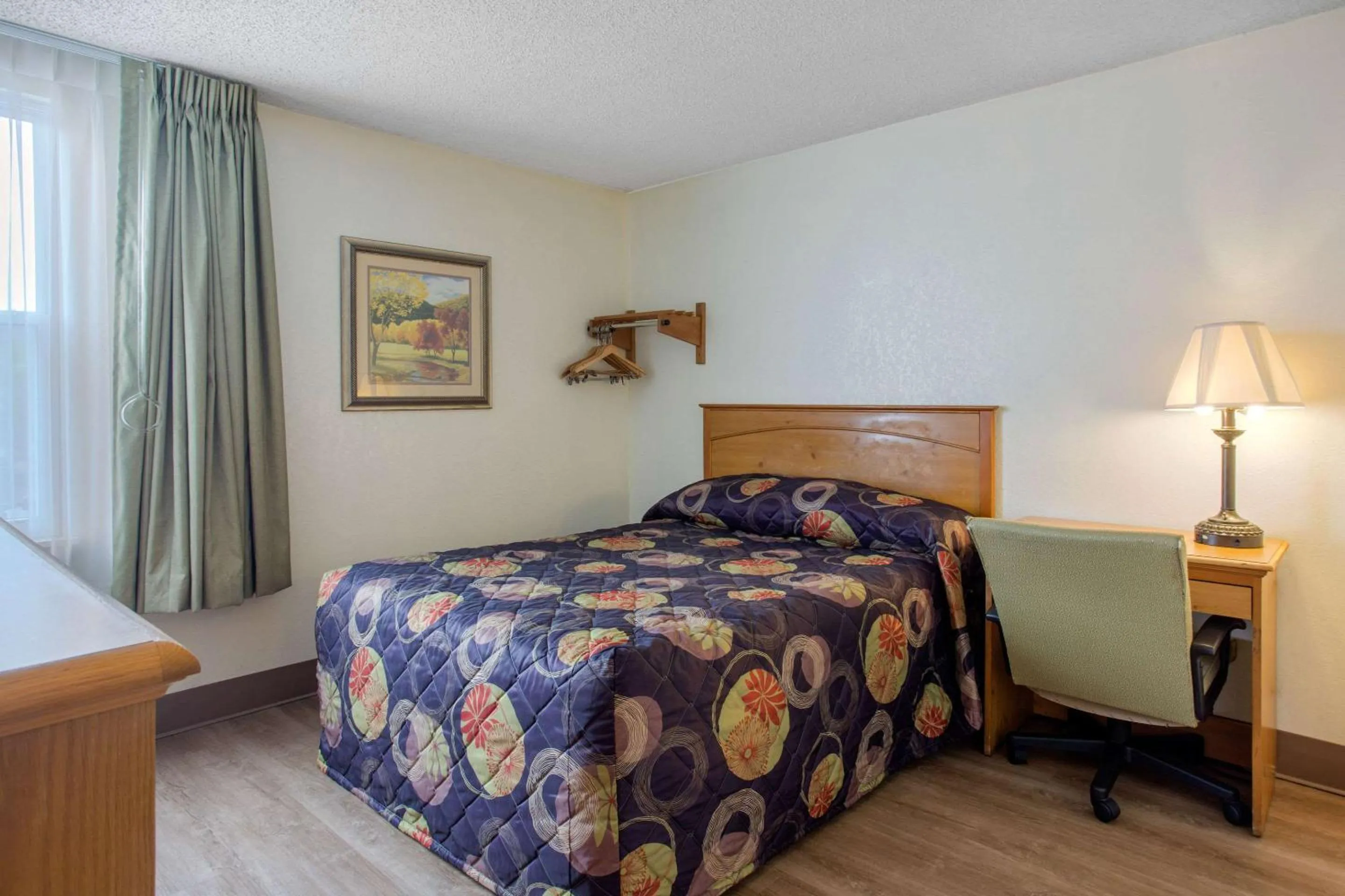 Photo of the whole room, Bed in Rodeway Inn Asheville