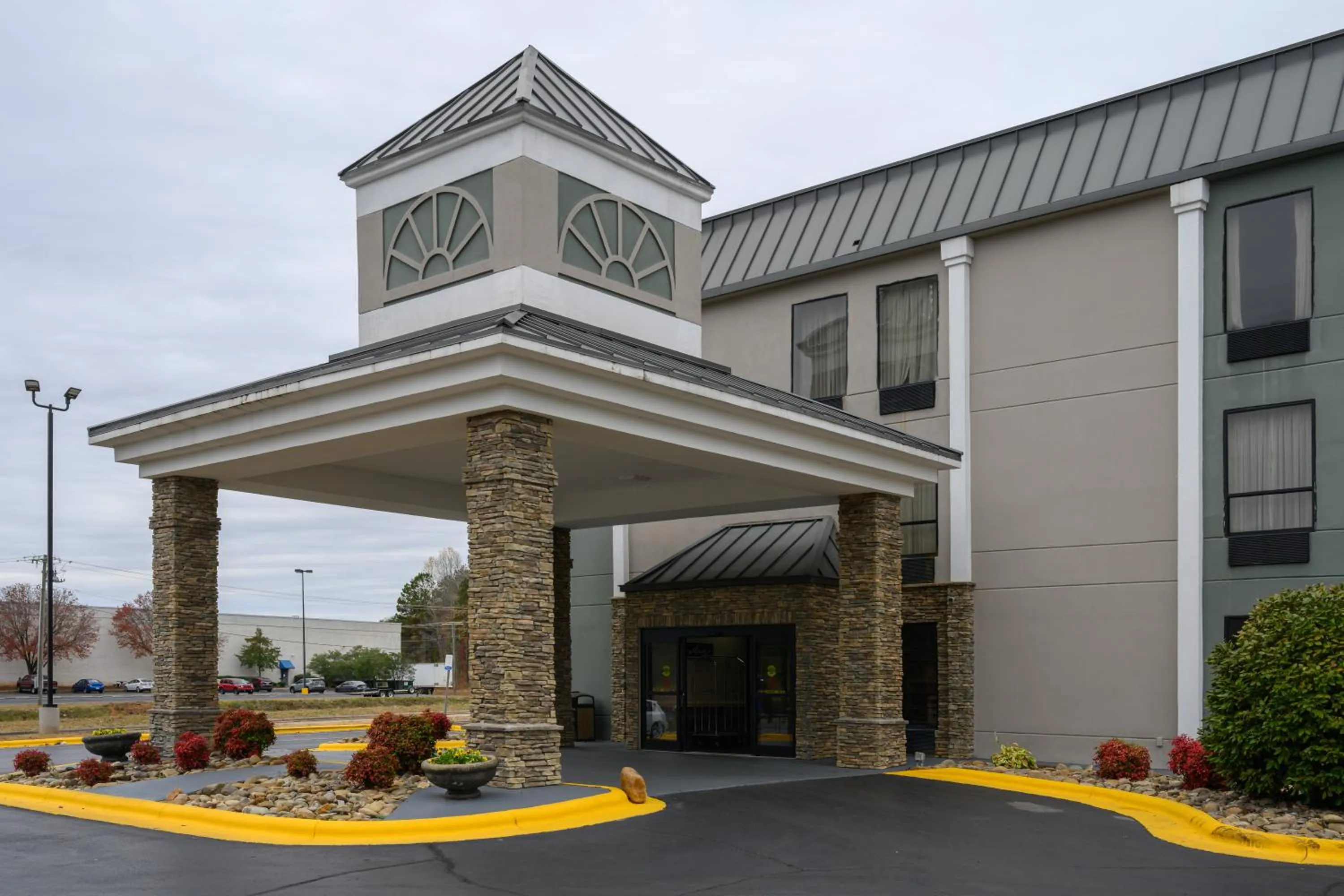Property building in Quality Inn & Suites Lexington South