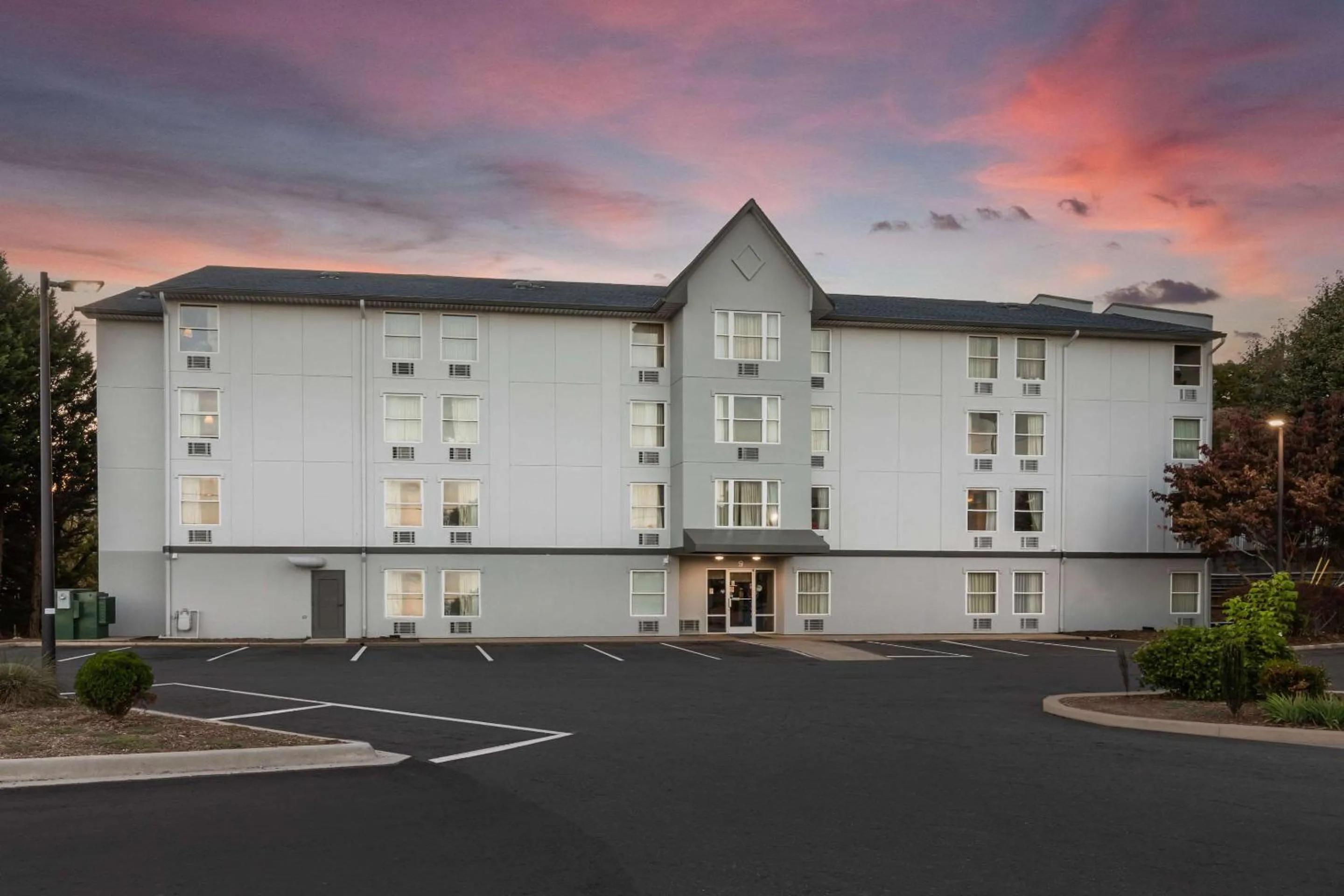 Property building in Rodeway Inn & Suites near Outlet Mall - Asheville