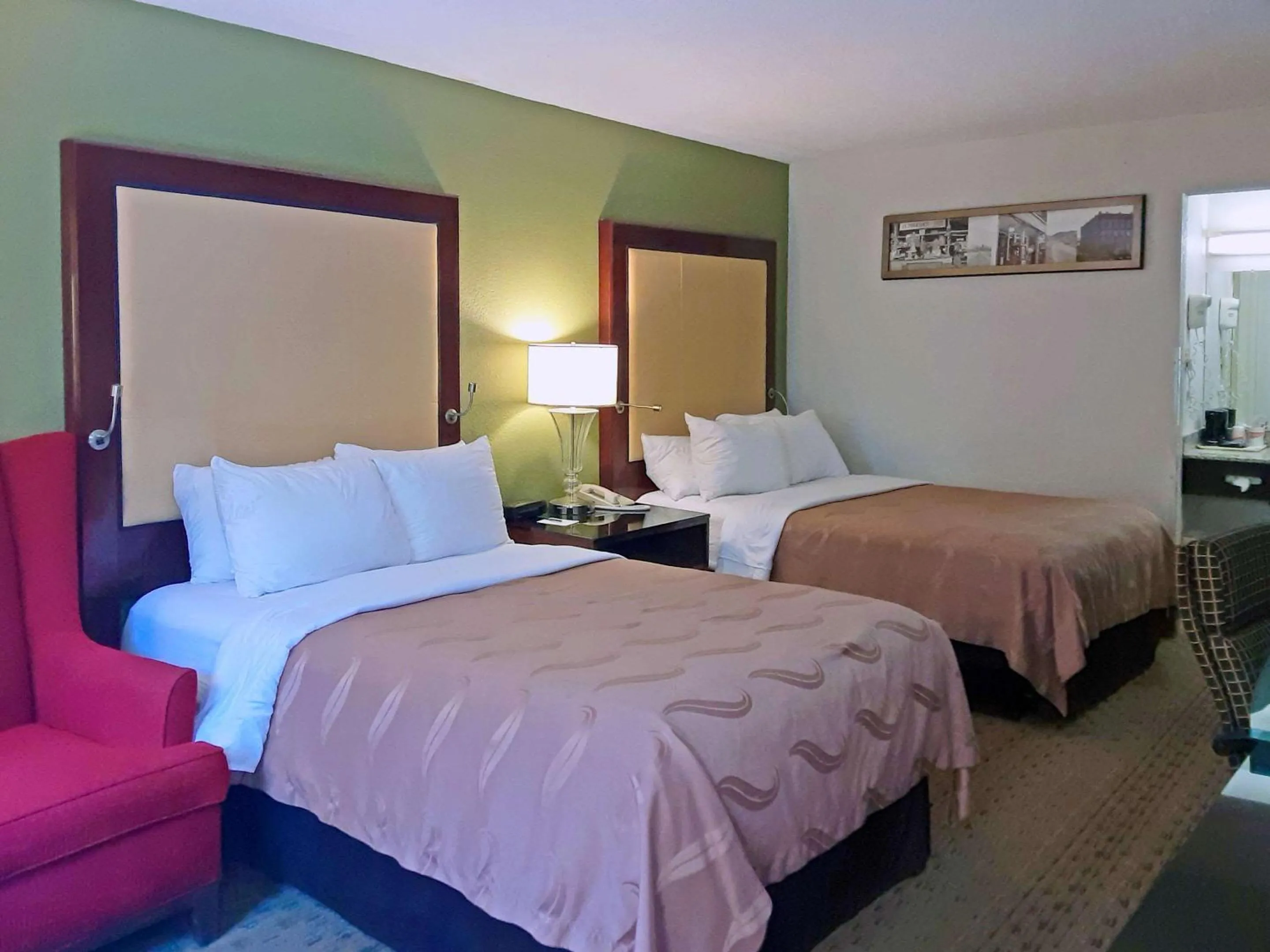 Bedroom, Bed in Quality Inn Morganton