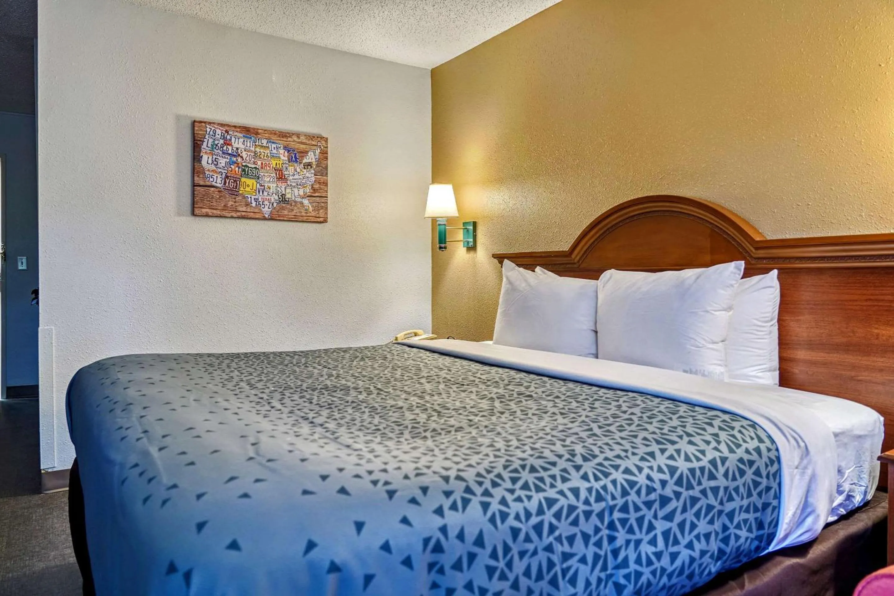 Bedroom, Bed in Econo Lodge Raleigh near Walnut Creek Amphitheatre